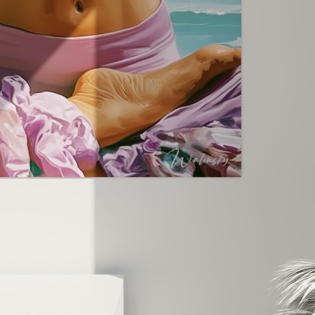 Reflets et empâtements sur la peau dorée et le tissu mauve de cette œuvre yoga accrochée au mur
