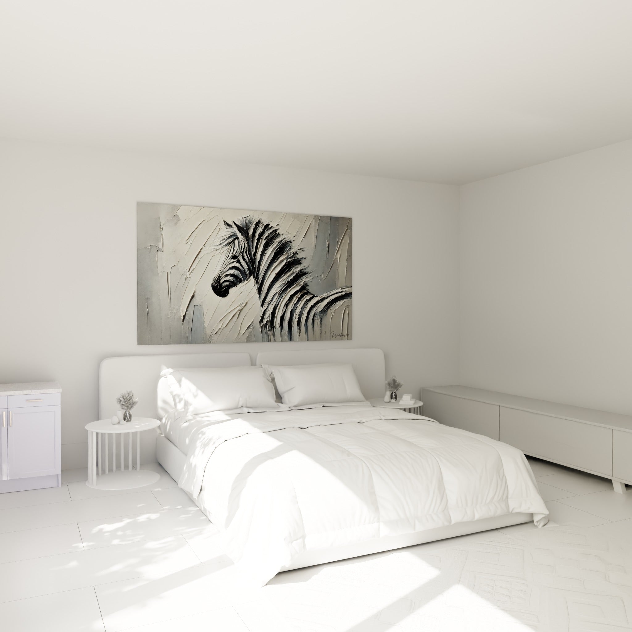 Encolure de zèbre noire et blanche texturée, accrochée au-dessus d'un lit dans une chambre claire