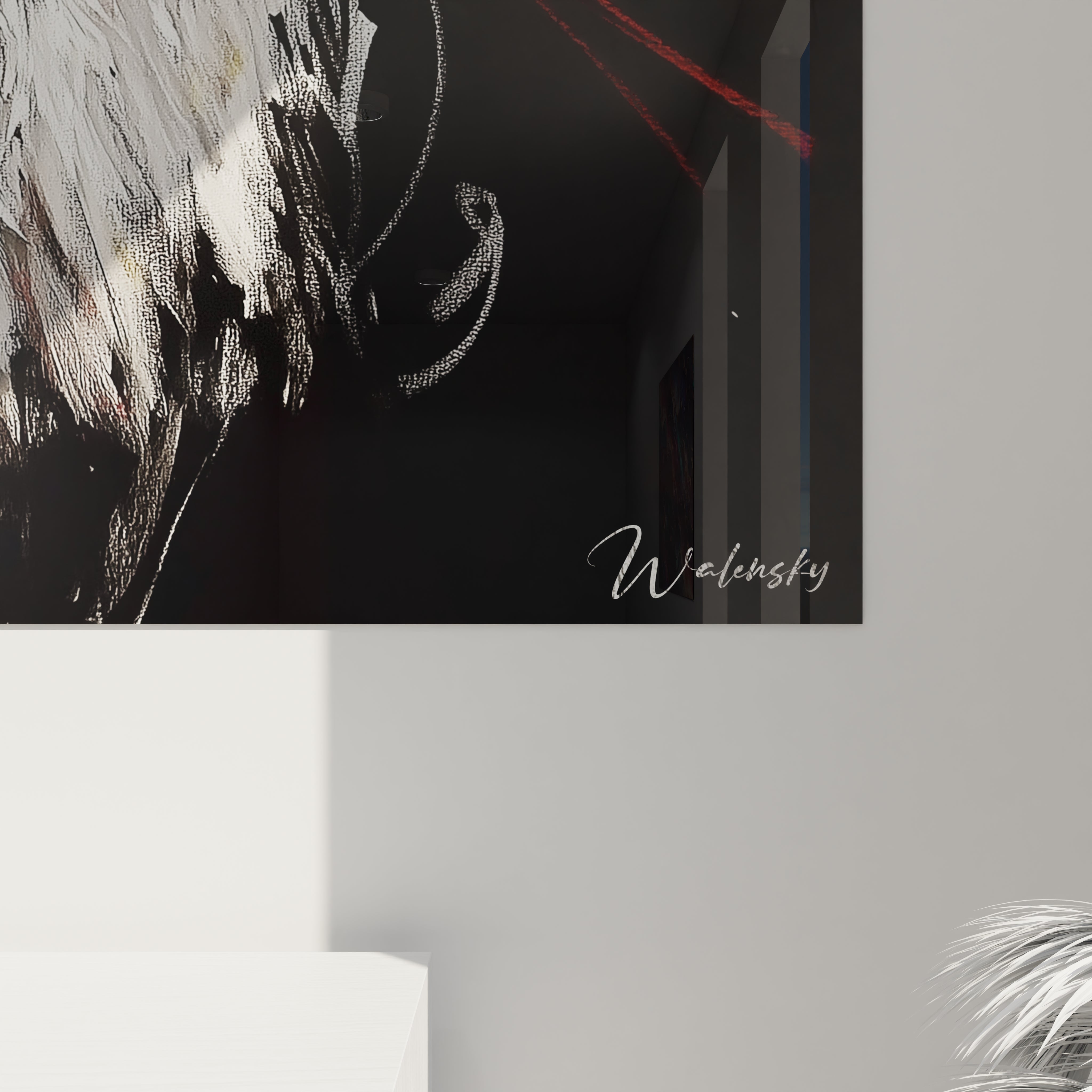 Un tableau coq au style contemporain montrant un portrait rapproché d'un coq blanc, sa crête rouge dressée et son œil vif créant une présence imposante, avec des coups de pinceau expressifs rendant le mouvement des plumes sur un fond noir absorbant.