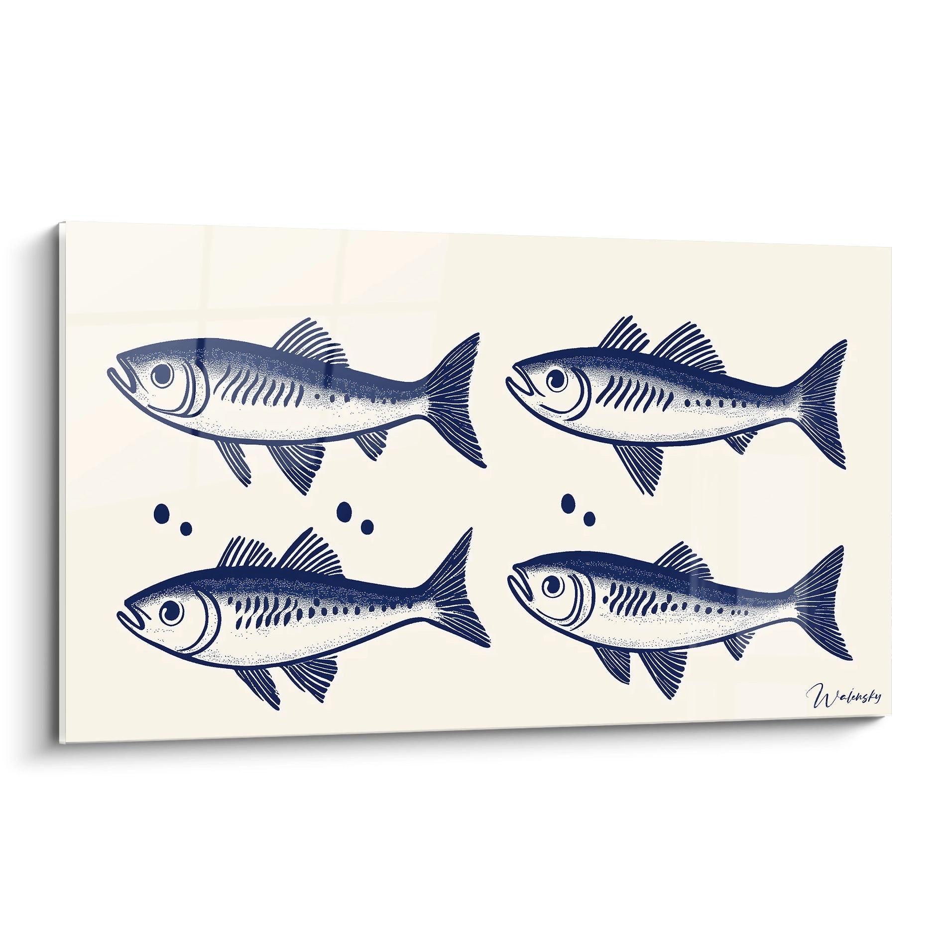Un tableau sardines représentant quatre poissons stylisés en bleu marine sur fond beige clair, avec des détails pointillistes. Les sardines sont disposées symétriquement avec une technique de dessin au trait épuré et quelques petits points entre elles.