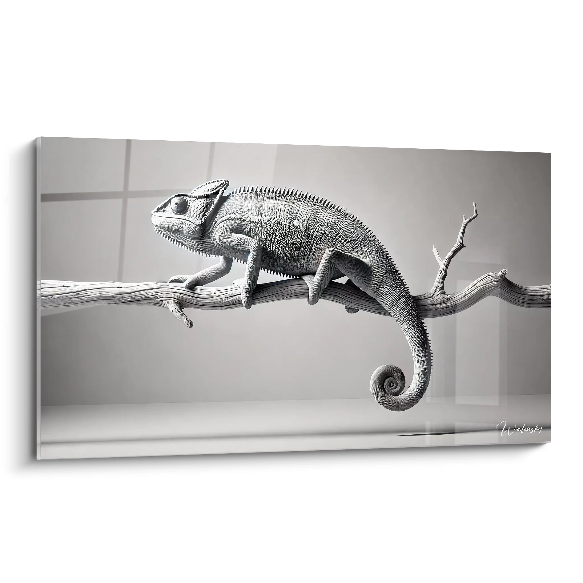 tableau caméléon vu de biais capturant l'élégance minimaliste de l'œuvre chaque écaille est détaillée avec soin sur un fond gris épuré offrant un équilibre parfait pour tout espace contemporain