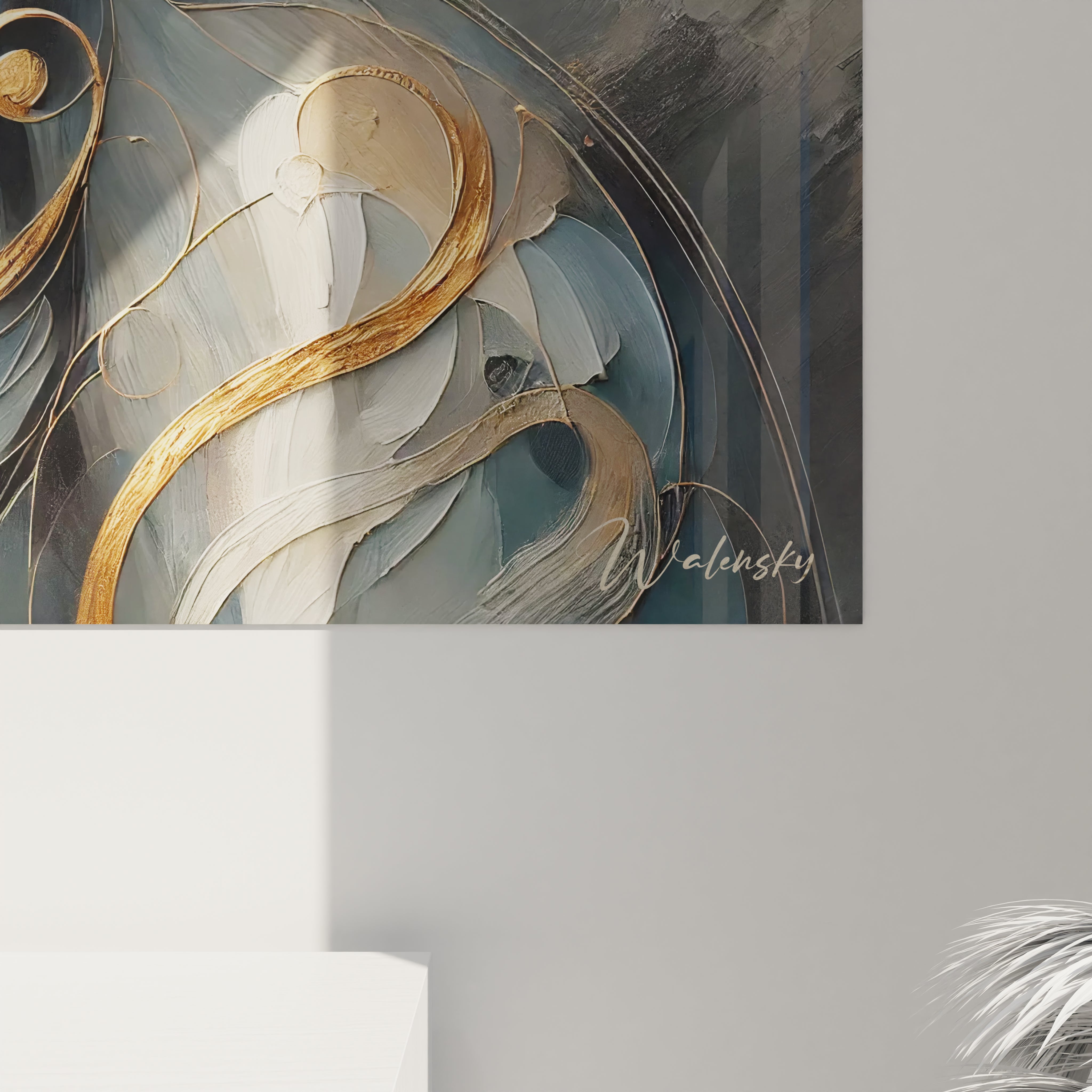 Vue rapprochée du tableau ocelot, l'or et le bleu se fondent pour révéler des détails artistiques captivants. Une pièce unique qui marie la puissance animale à une esthétique moderne.