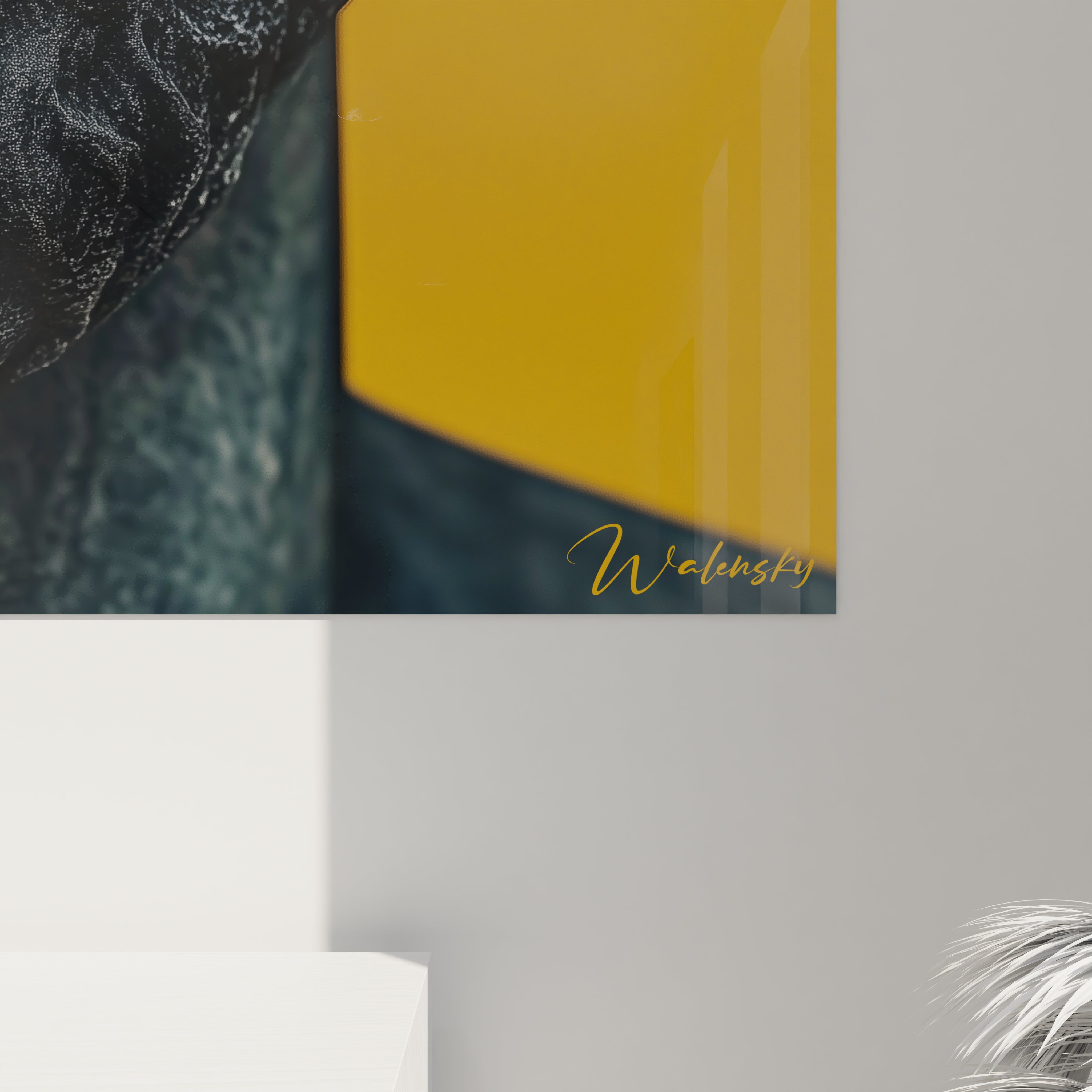 Un tableau statue hellénistique présentant un profil sculptural noir aux yeux clos sur fond jaune intense, avec des textures pierreuses authentiques et une division chromatique créant un fort contraste visuel.