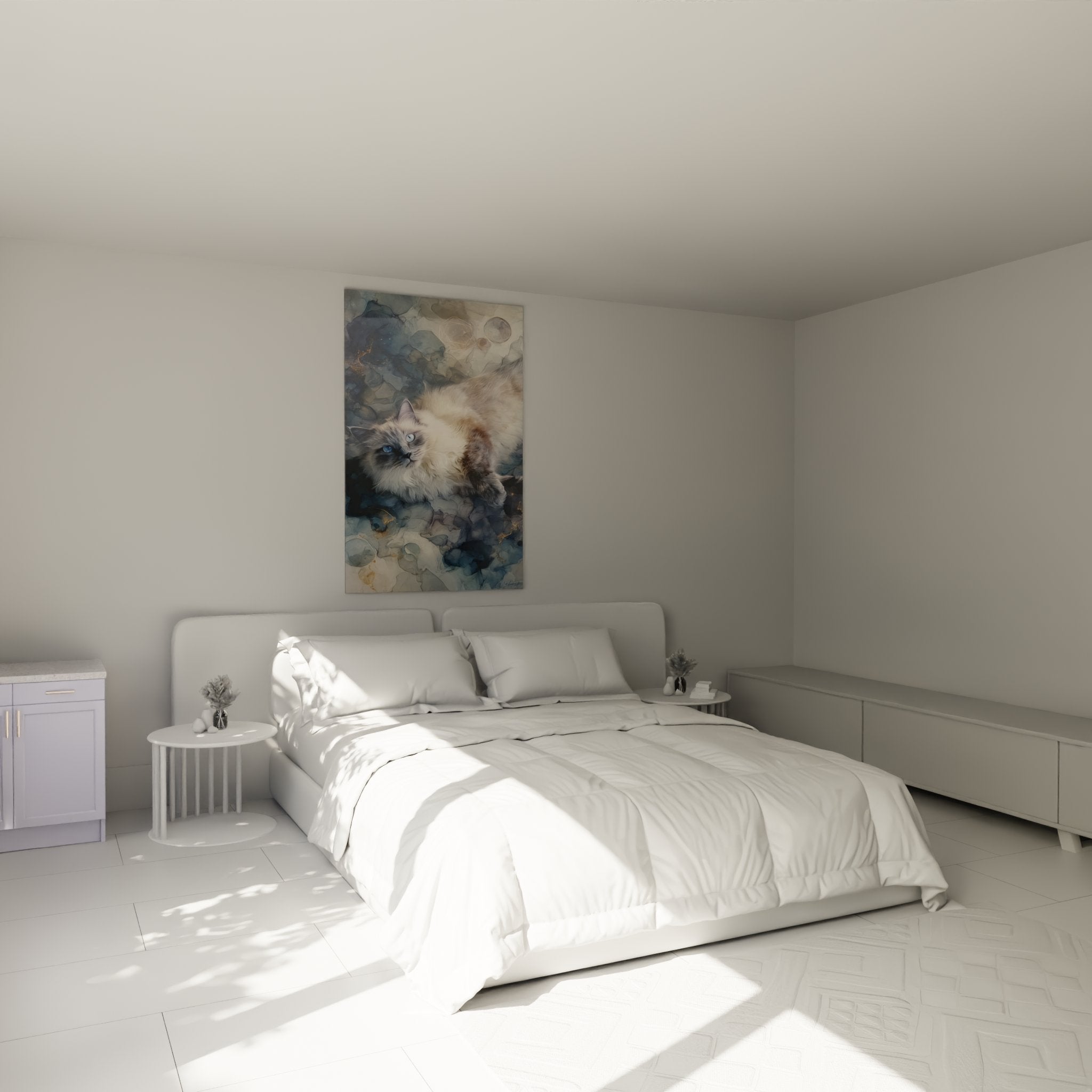 Quadro gatto ragdoll acquerello dorato appeso in camera moderna con elegante decorazione murale felina