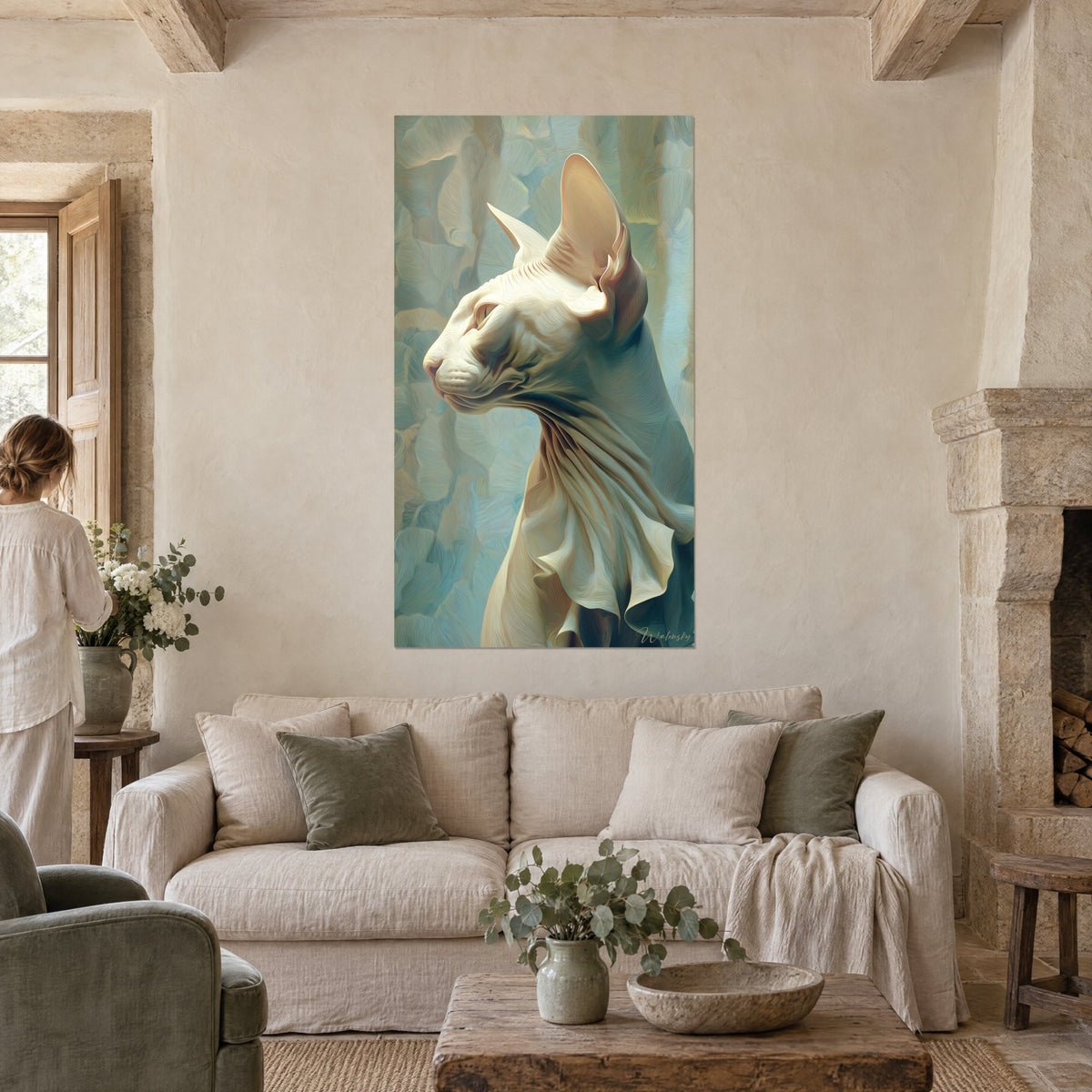 Tableau chat Sphynx nu en profil, oreilles dressées, peau ivoire et fond bleu-vert, au-dessus d'un canapé dans un salon lumineux