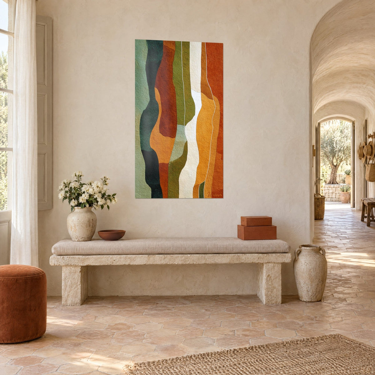Quadro di acquerello astratto a strati verticali in verde bosco, senape e crema, vista di tre quarti, masseria provenzale