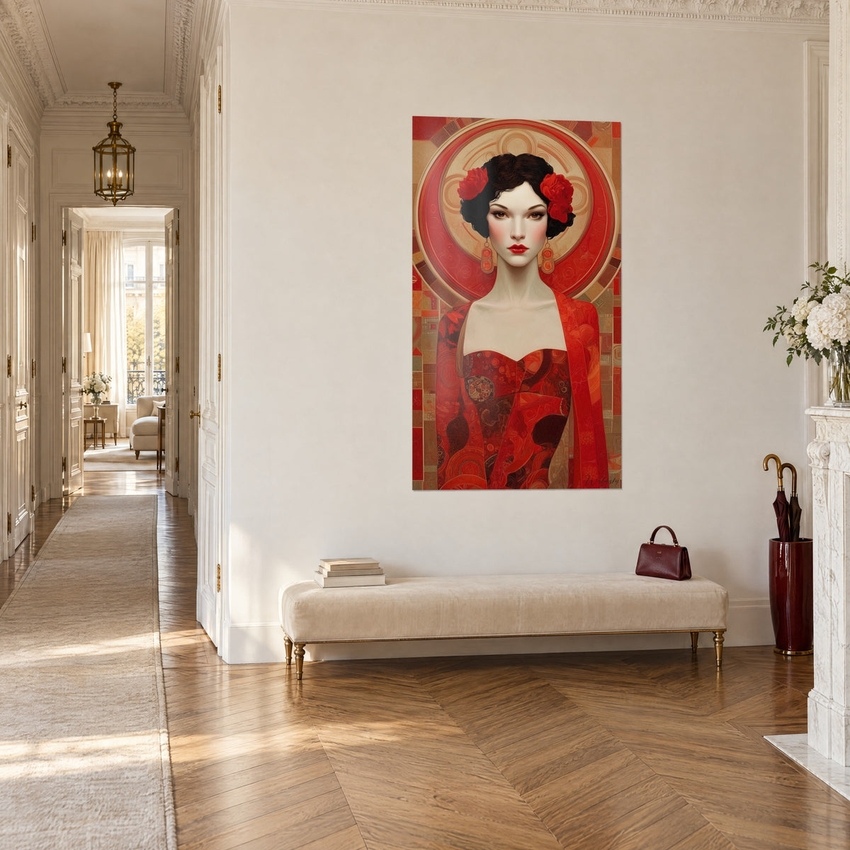 Schilderij elegant portret met karmijnrode lippen en scharlakenrode jurk, okerkleurige mozaïekachtergrond, crèmekleurige muur van een gang in Haussmann-stijl, driekwart