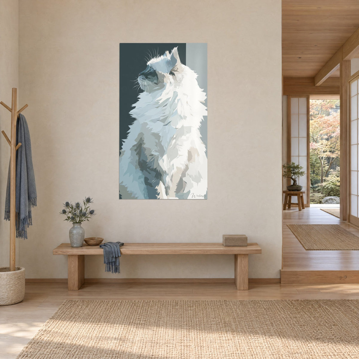 Cuadro felino de pelo largo marfil, perfil erguido sobre fondo azul noche, visto de tres cuartos en un recibidor japandi de madera clara