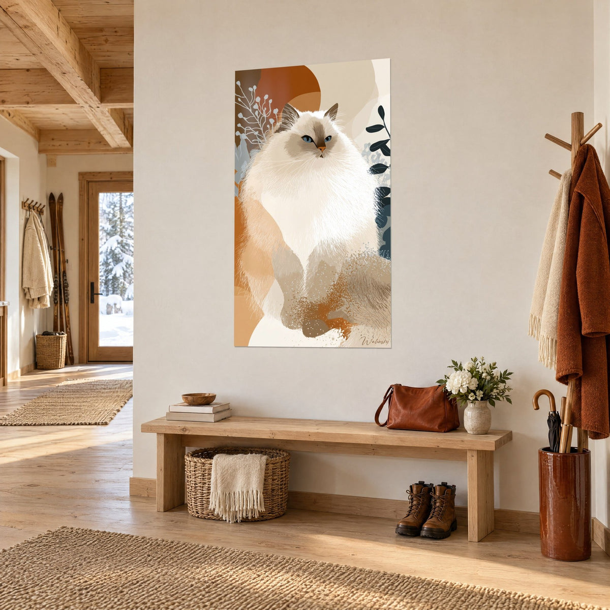 Cuadro gato angora color crema con máscara marrón, curvas ocres y hojas azul noche, en tres cuartos en una entrada de madera clara
