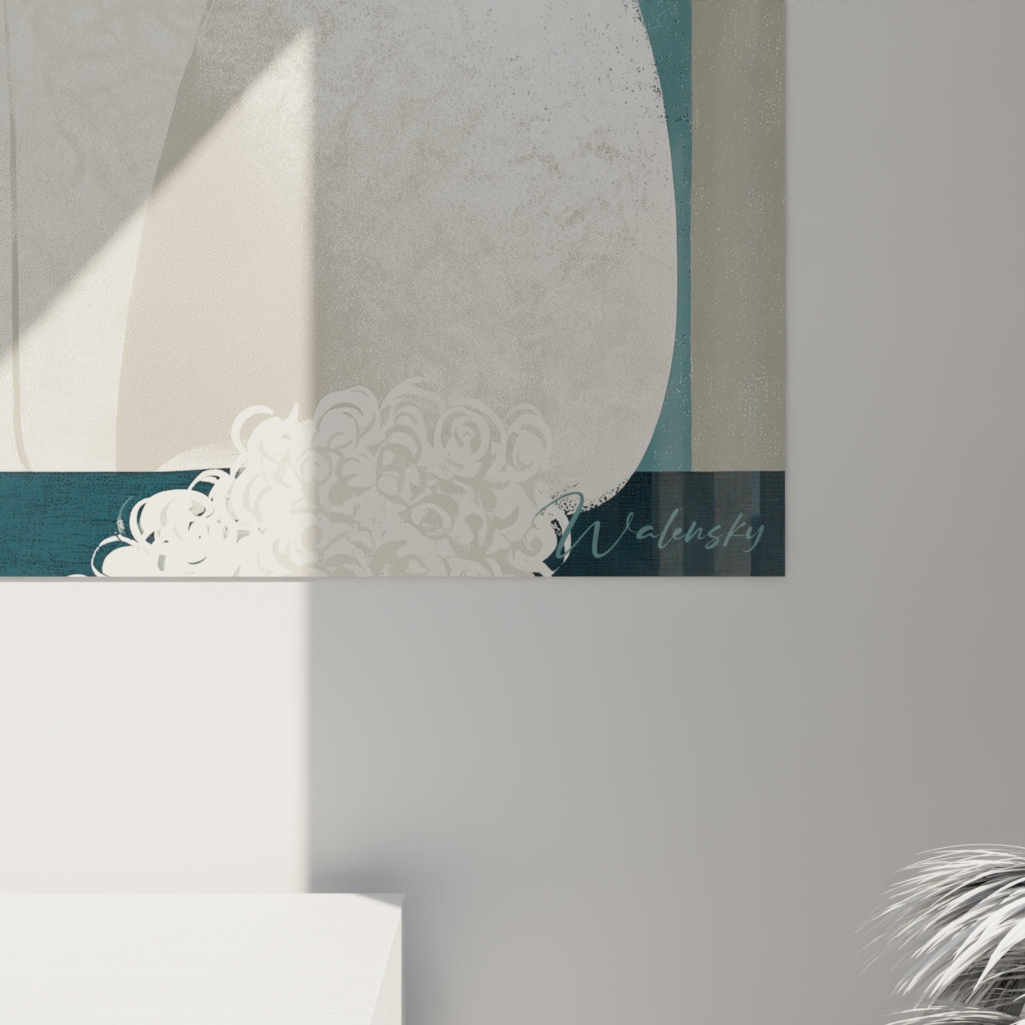 Vue d'ensemble tableau mural chat blanc Selkirk Rex tropical dans salon moderne avec decoration contemporaine