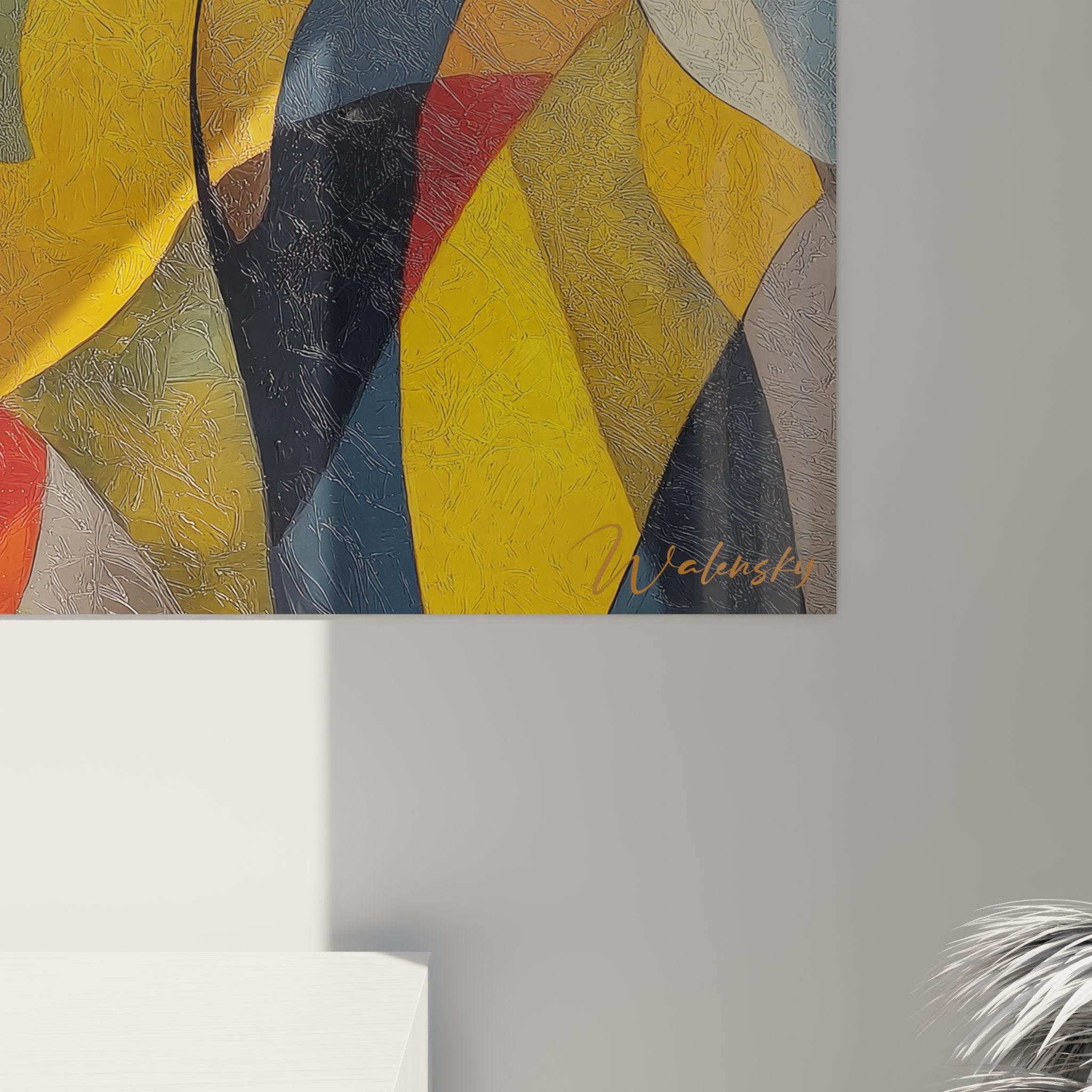 Vista generale del quadro murale ritratto di donna africana nel soggiorno moderno con illuminazione che valorizza i colori