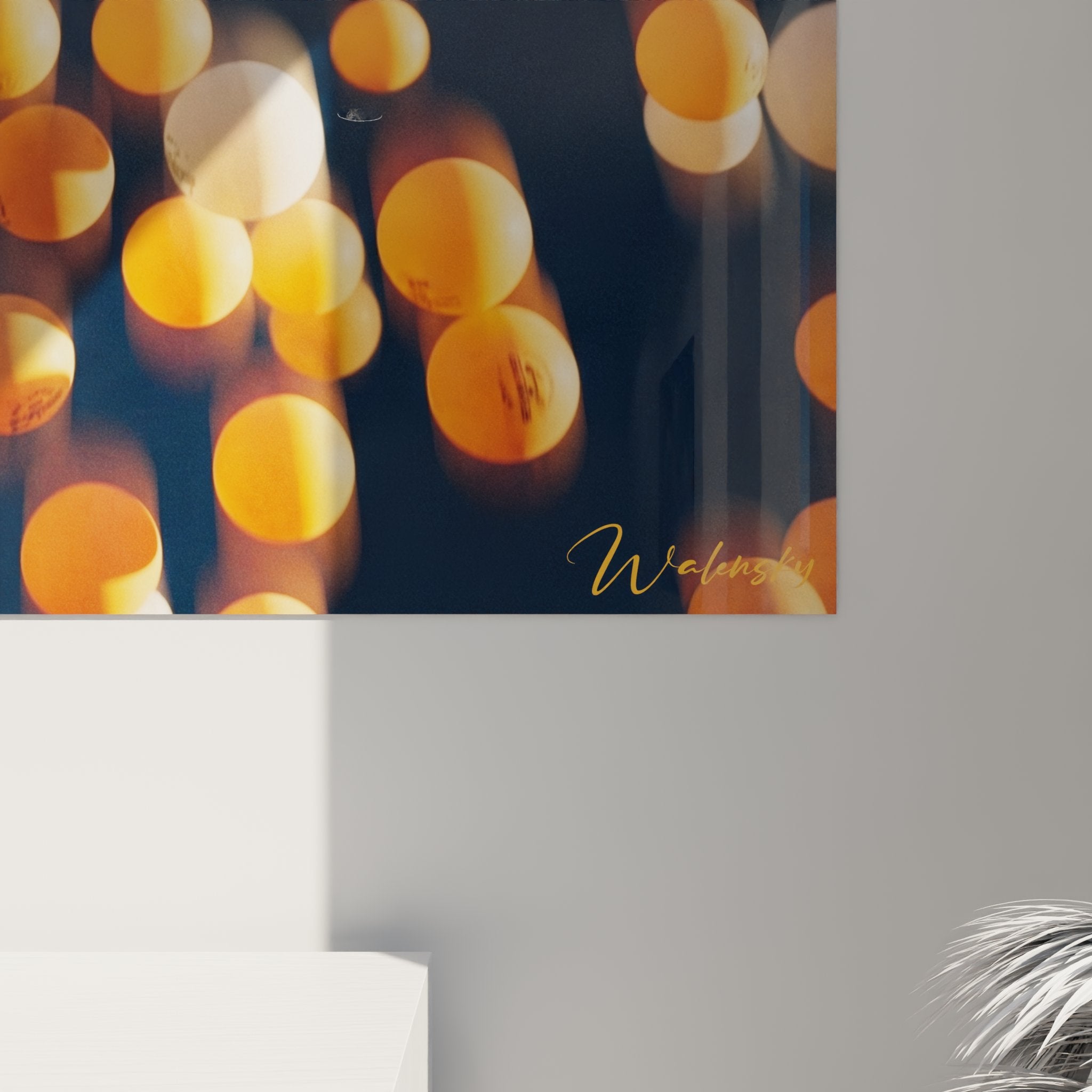 Vue perspective tableau balles ping-pong art mural moderne éclairage artistique