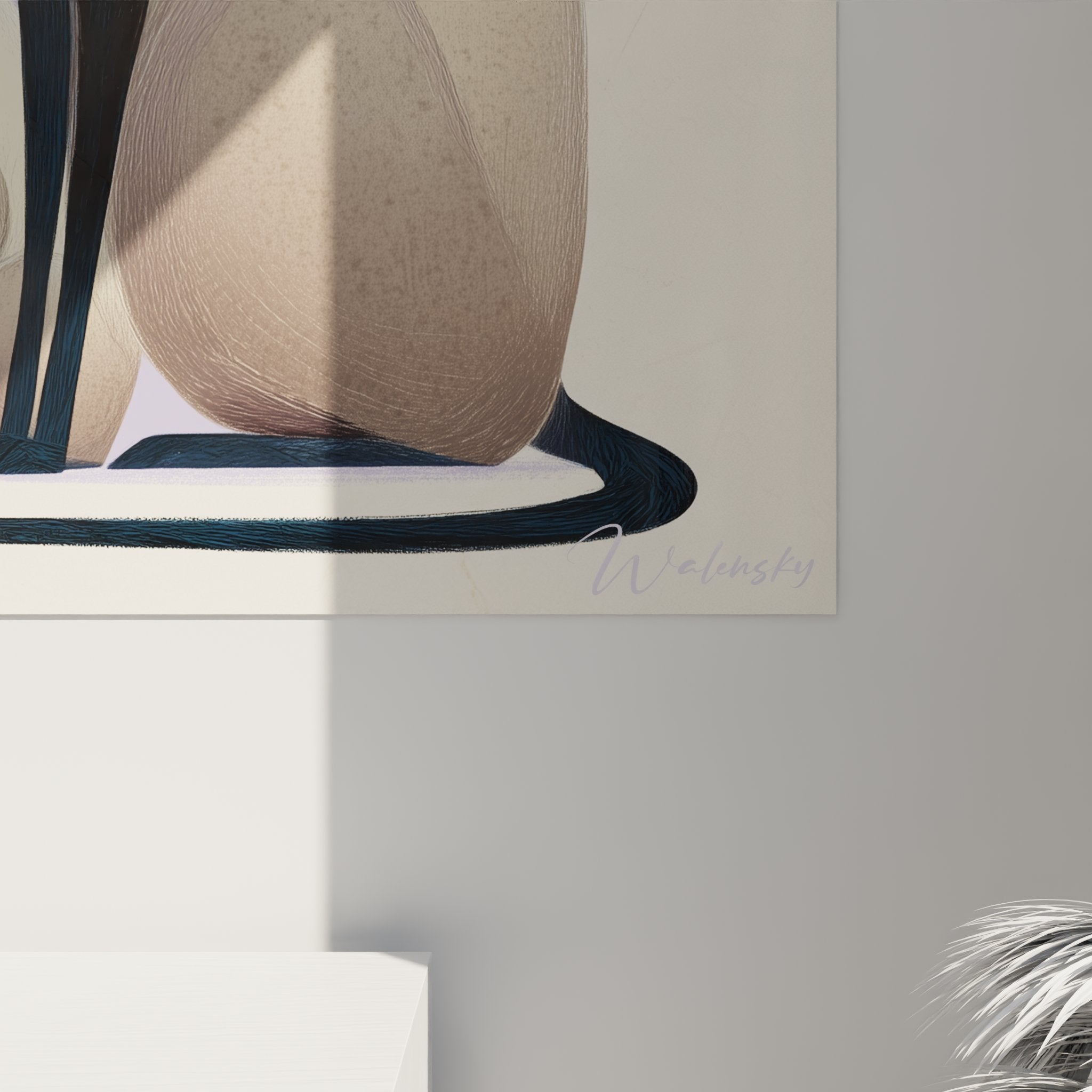 Vista d'insieme del quadro gatto siamese in un interno contemporaneo elegante