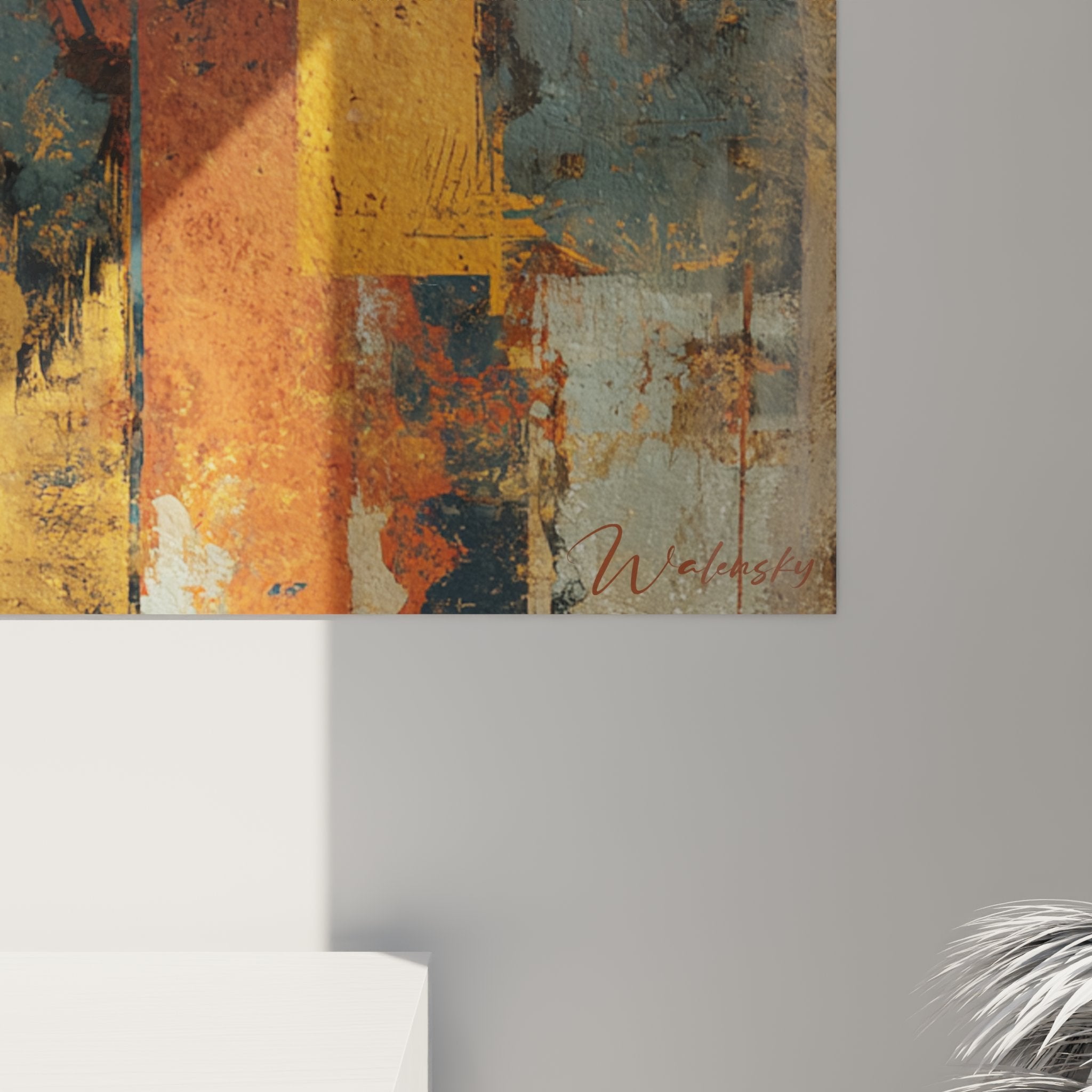 Panoramica del quadro d'arte africana contemporanea con profilo stilizzato ed elementi geometrici dorati