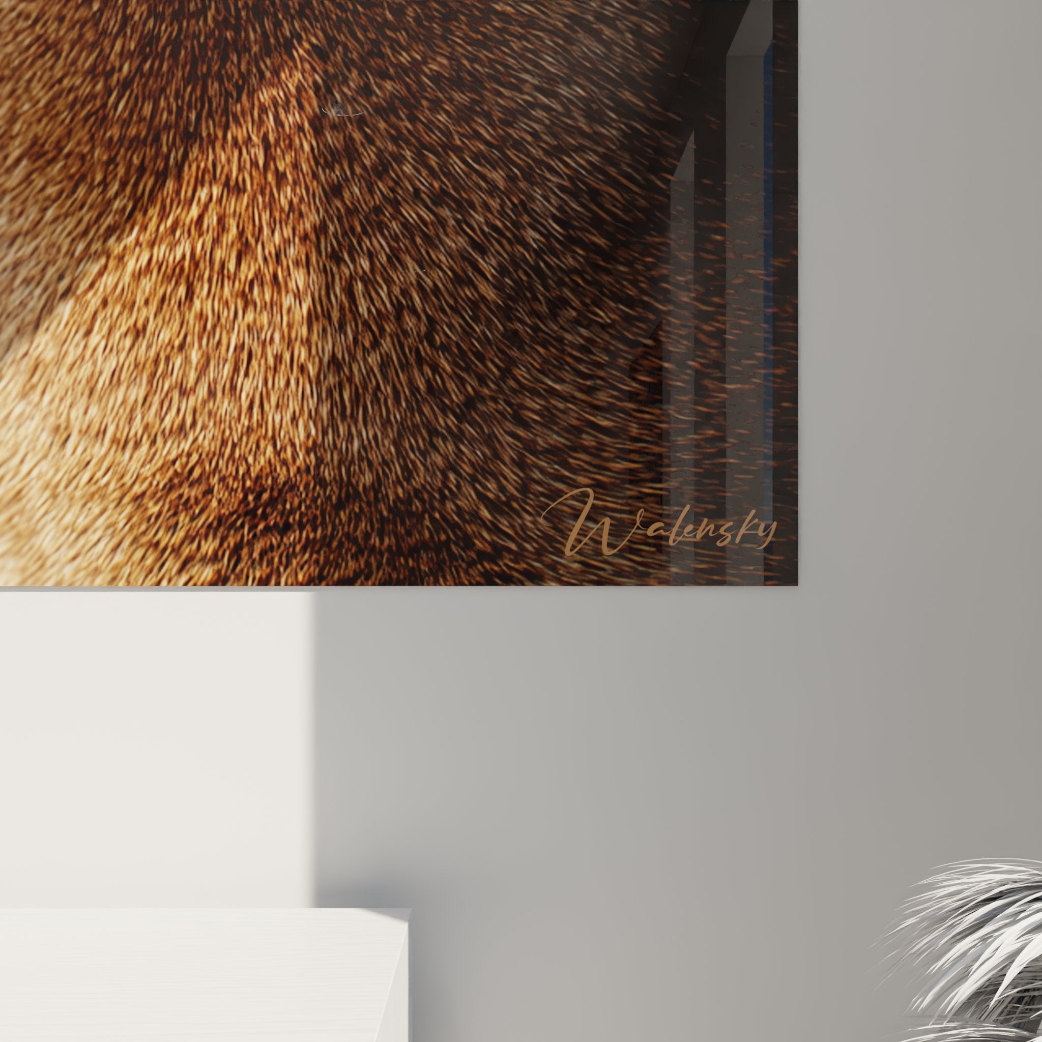 Vista d'insieme del quadro gatto Abissino ritratto in un elegante soggiorno contemporaneo