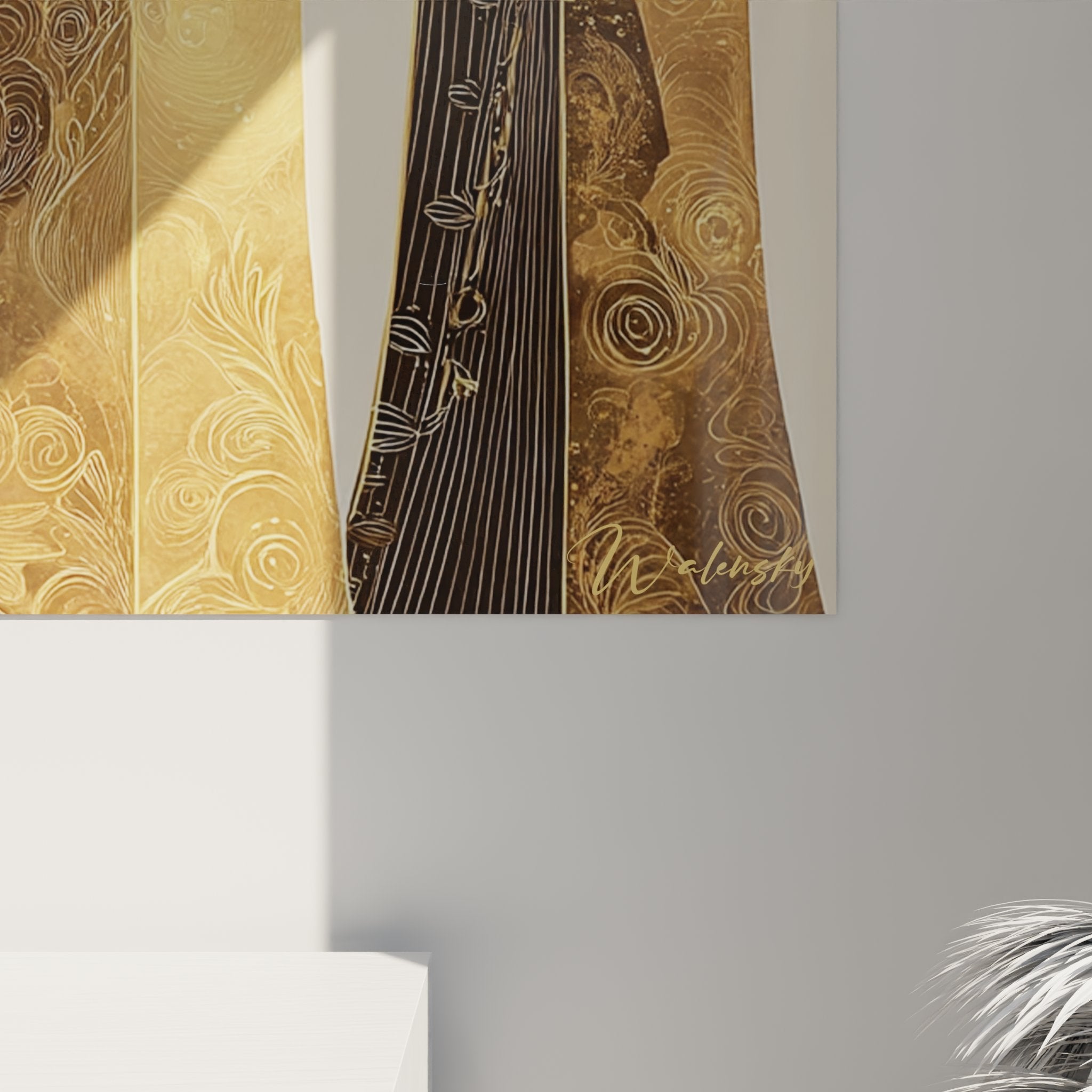 Vista prospettica quadro arte africana tre dee dorate, decorazione murale etnica contemporanea