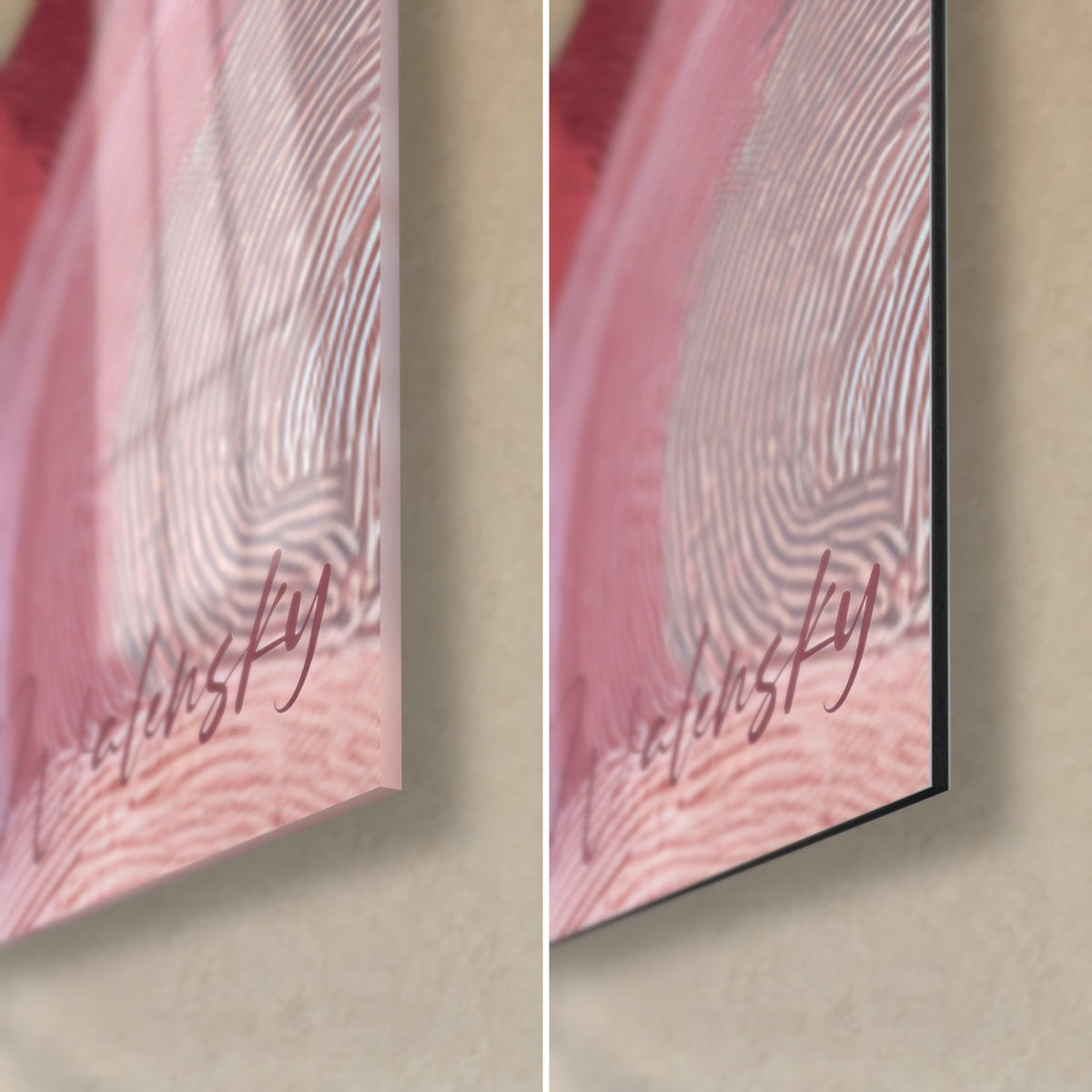 Tableau chat somali de dos, coin bas droit : verre brillant aux reflets rosés à gauche, Dibond noir mat à droite, tranche de 3 mm