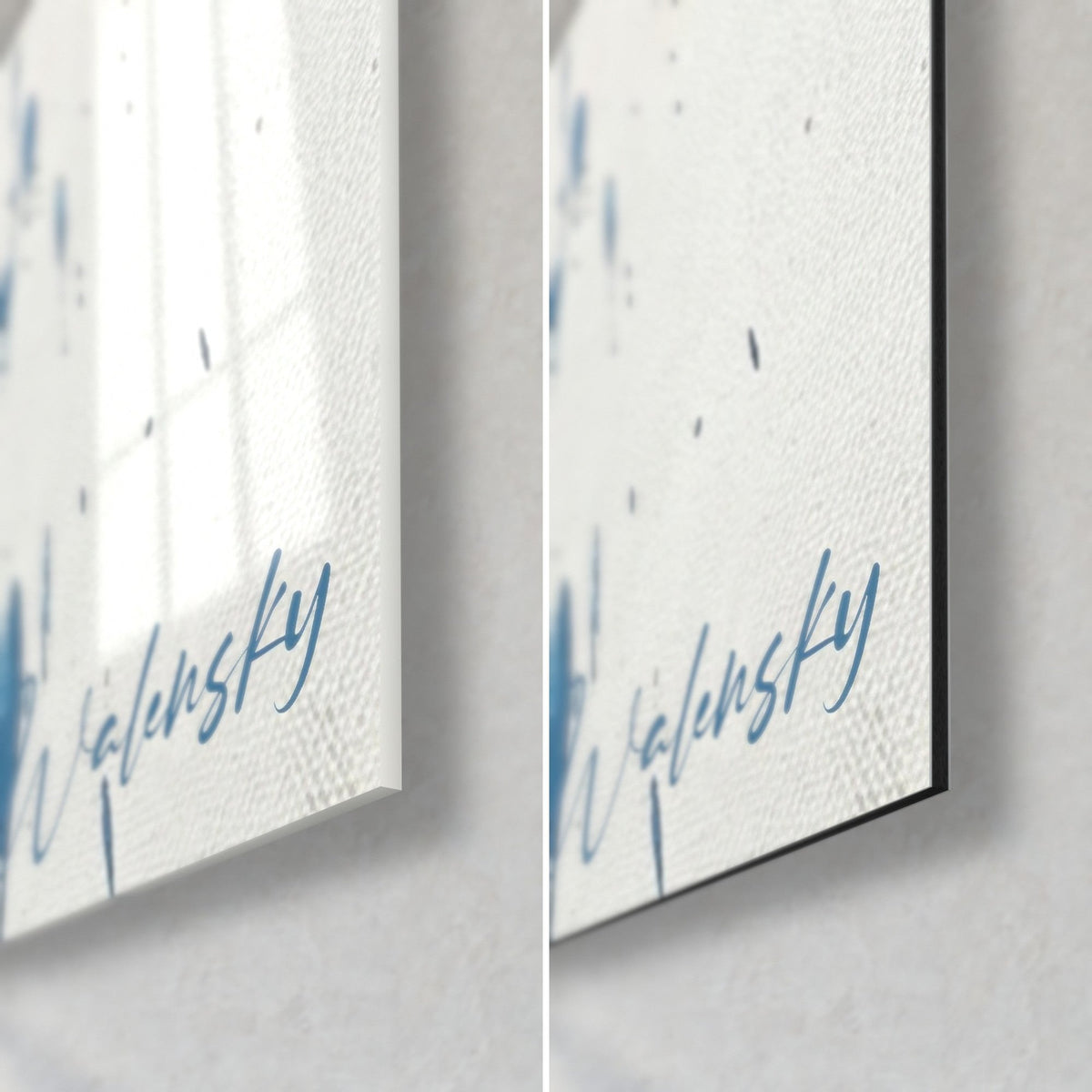 Tableau glisseur aux coups de pinceau noirs, coin bas droit : signature bleue sur verre brillant et Dibond mat, tranche 3 mm