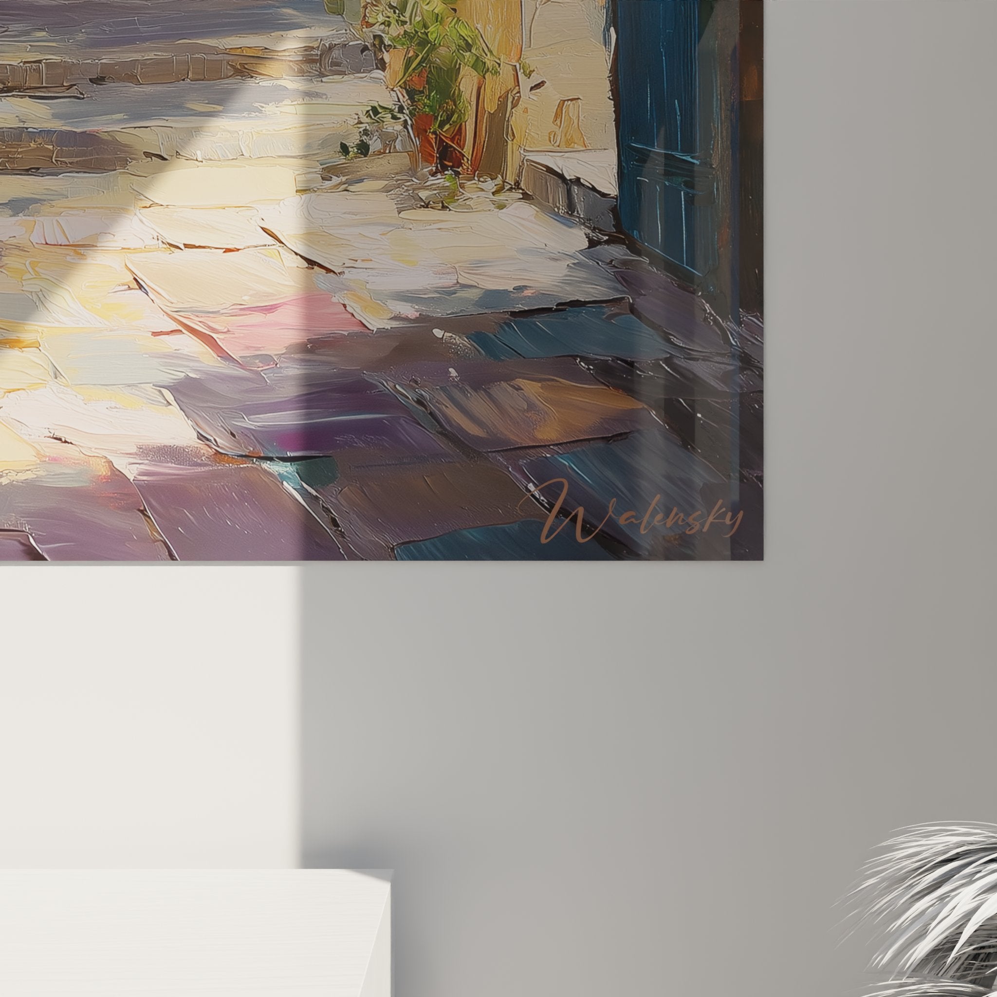 Vue d'ensemble tableau mural ruelle Côte d'Azur, passage pavé volets bleus et fleurs roses méditerranéennes