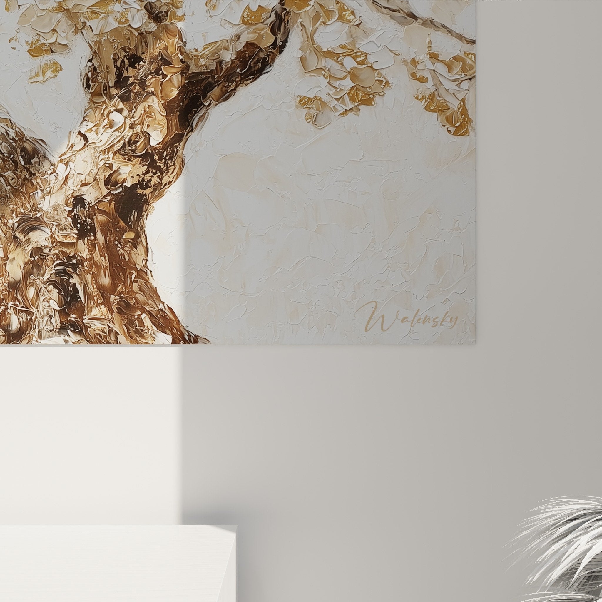 Vue d'ensemble tableau horizontal arbre automne, feuilles dorées tronc brun fond beige clair