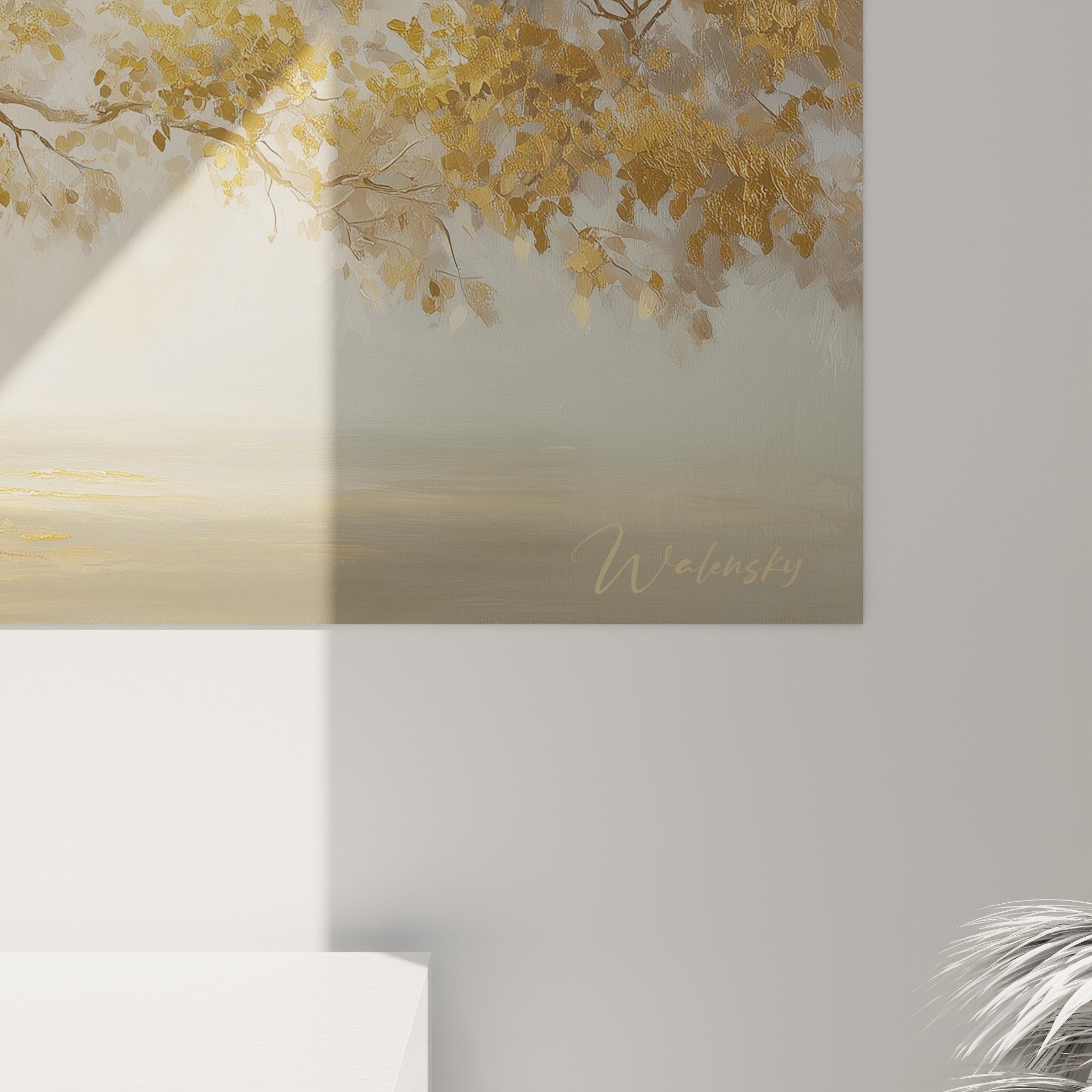 Vue d'ensemble tableau arbre de vie doré dans salon contemporain avec mobilier beige