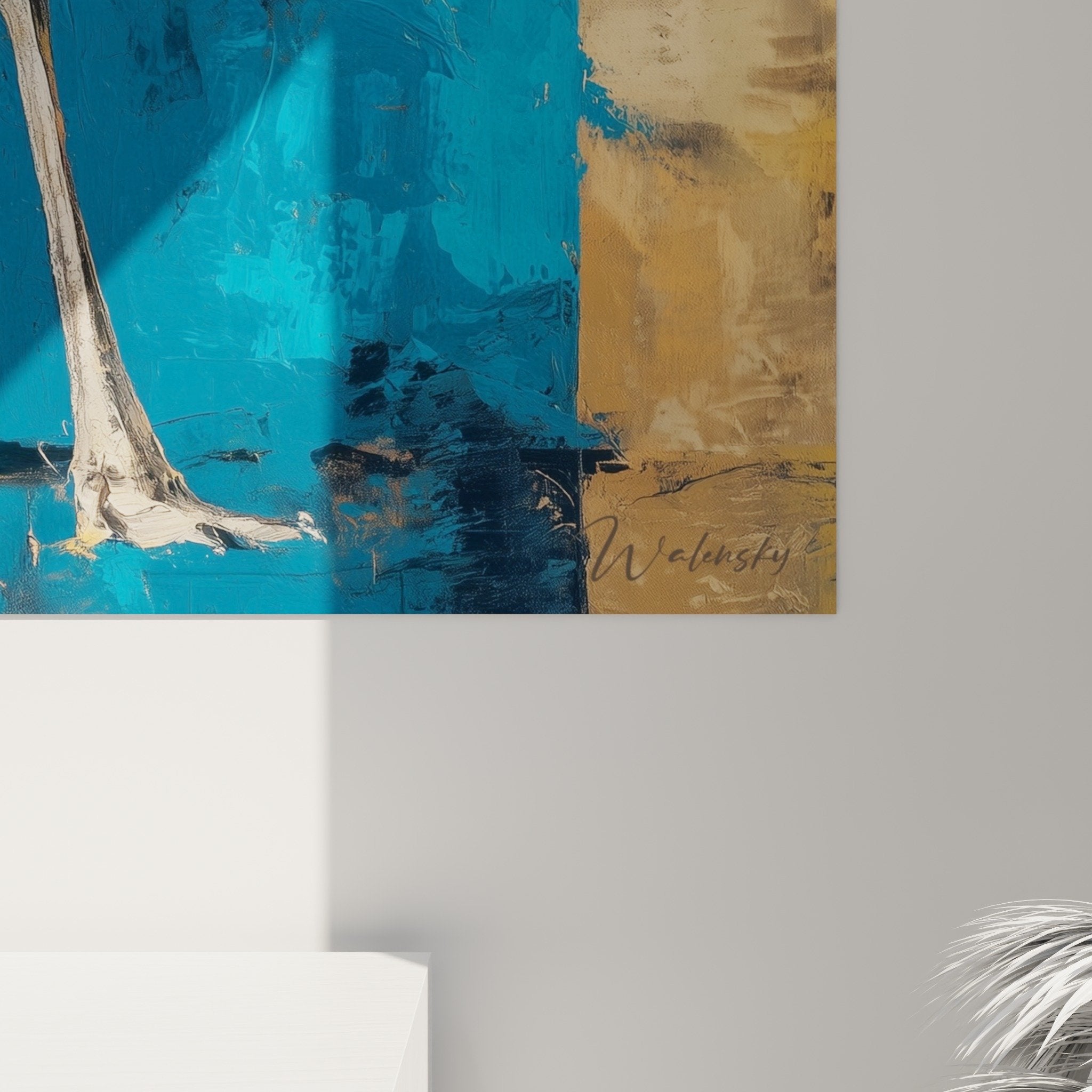 Vue d'ensemble œuvre autruche contemporaine, composition géométrique bleue orange, art mural décoratif
