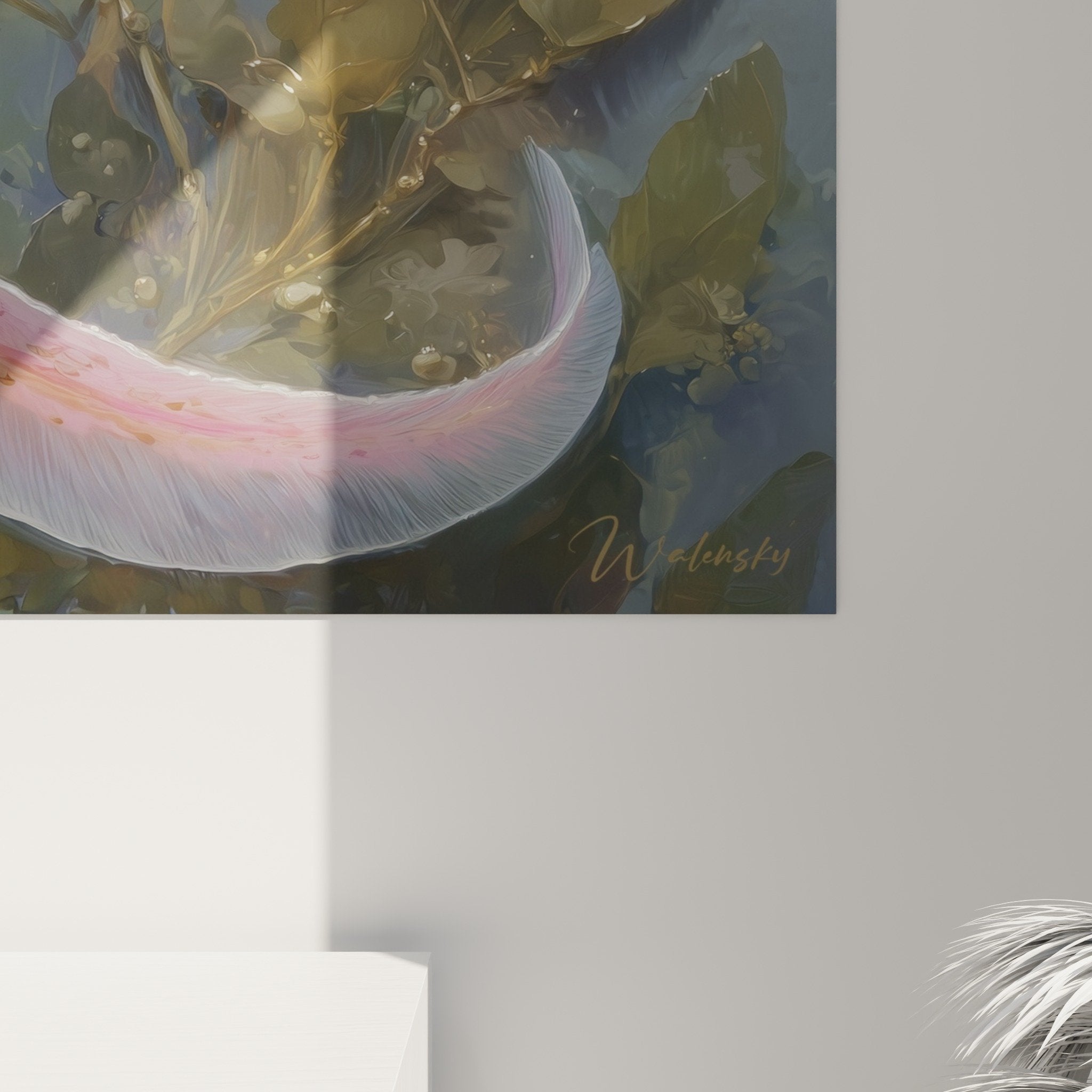 Vue d'ensemble tableau axolotl rose dans salon contemporain avec décoration végétale et tons naturels