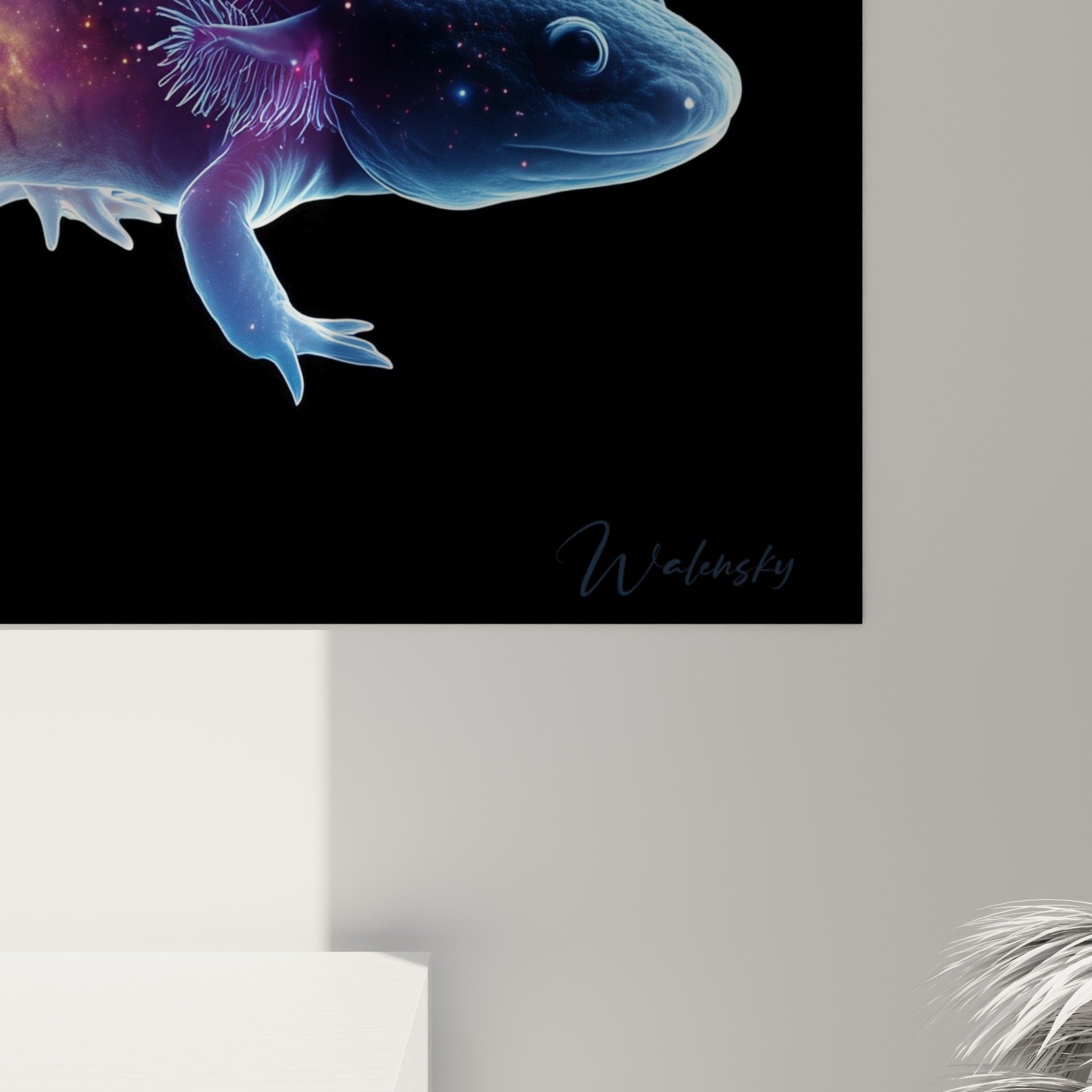 Vue d'ensemble tableau axolotl spatial dans intérieur moderne avec éclairage tamisé et déco épurée