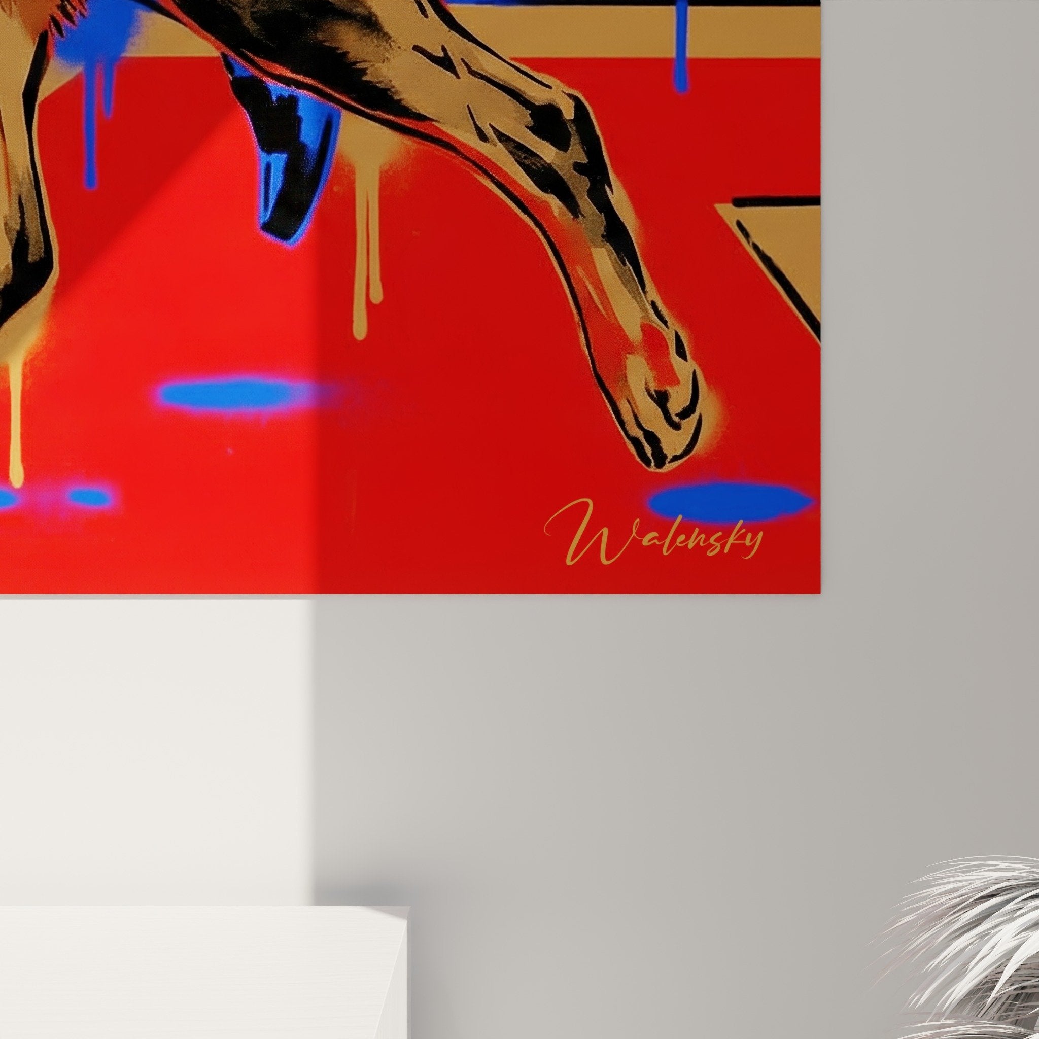 Gesamtansicht des dreifarbigen Beauceron-Gemäldes im zeitgenössischen Wohnzimmer mit moderner Galerieambiance