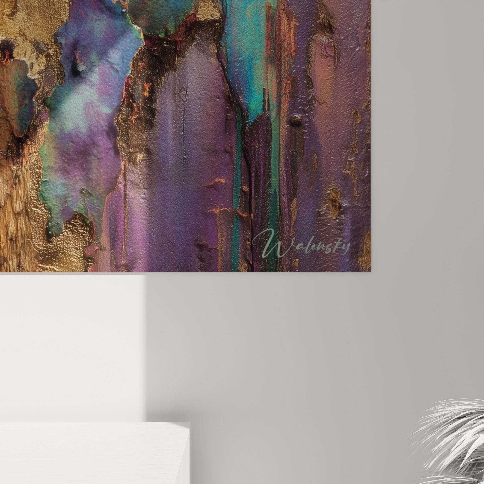 Vue d'ensemble tableau abstrait iridescent, composition violette dorée turquoise, art mural feng shui