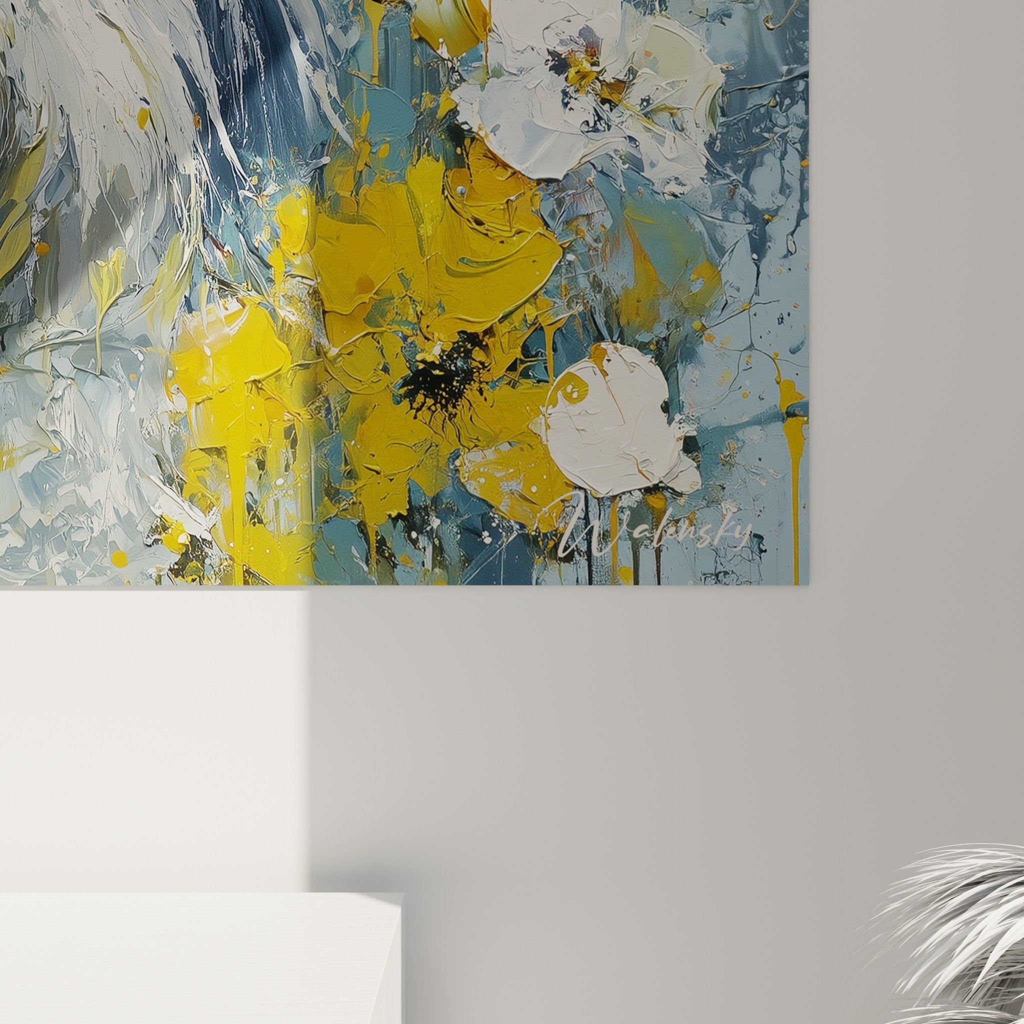 Vue ensemble tableau Coton de Tulear fleurs jaunes salon moderne decoration murale contemporaine