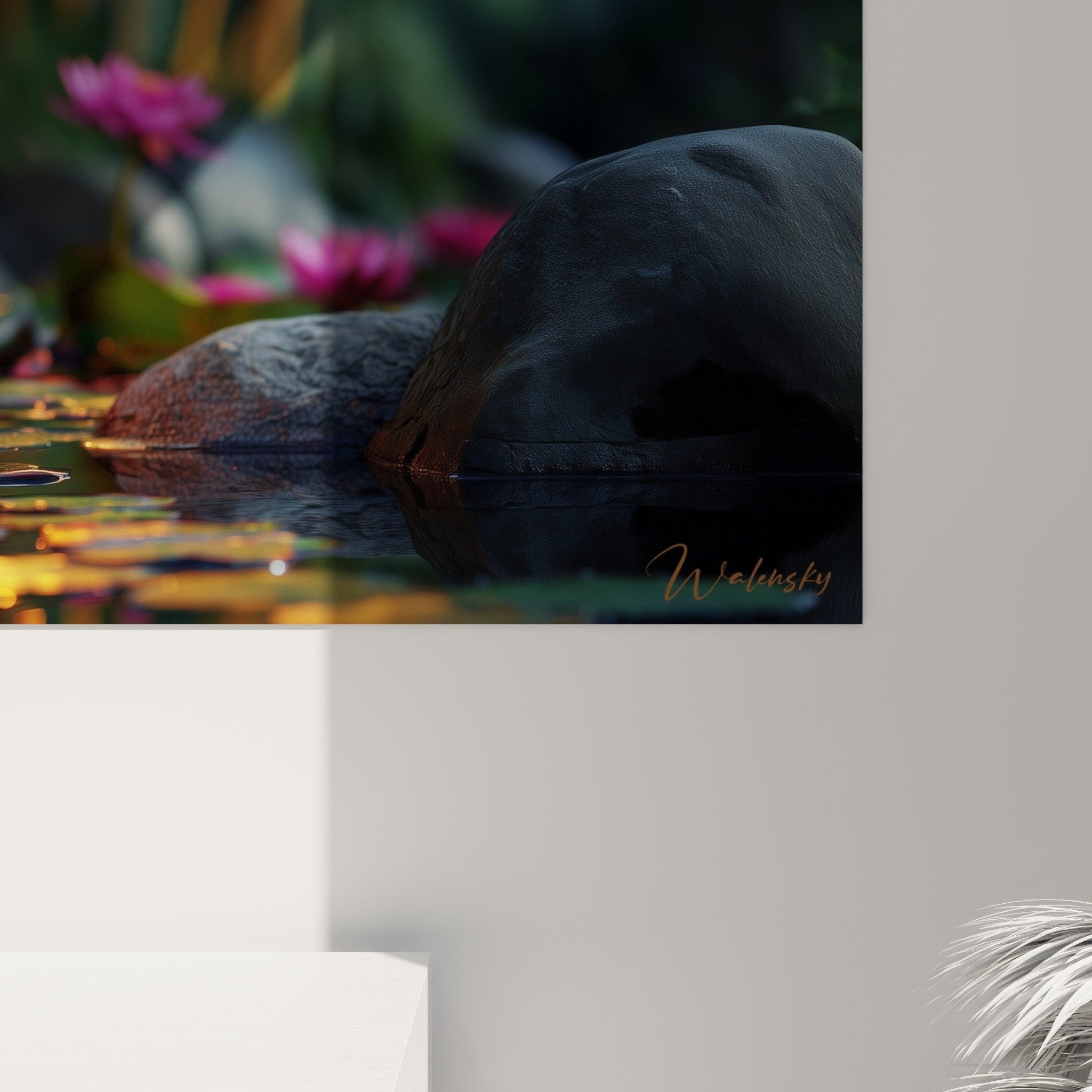 Vue d'ensemble tableau lanterne japonaise illuminée, composition zen avec bassin et fleurs de lotus roses