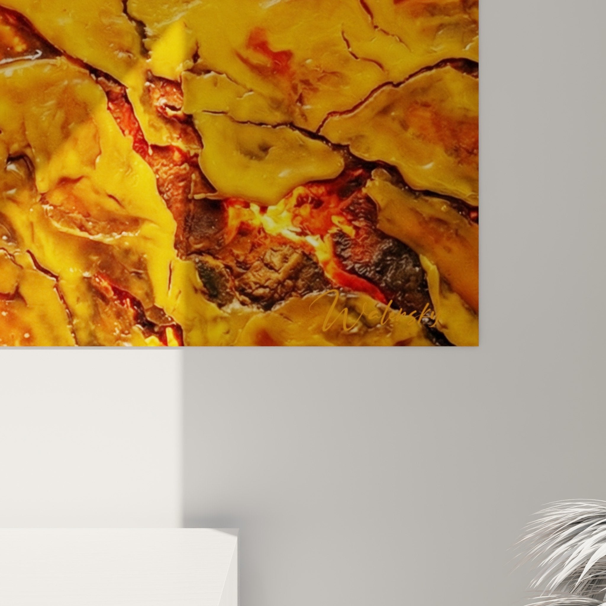 Übersicht Mandala-Chakra-Gemälde in modernem Interieur mit natürlichen Tönen und warmer Beleuchtung