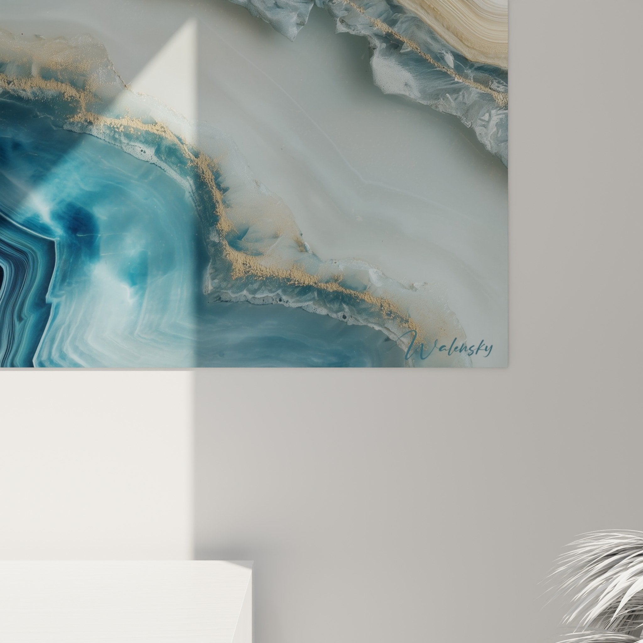 Vue ensemble tableau marbre abstrait bleu or ondulations fluides style contemporain elegant