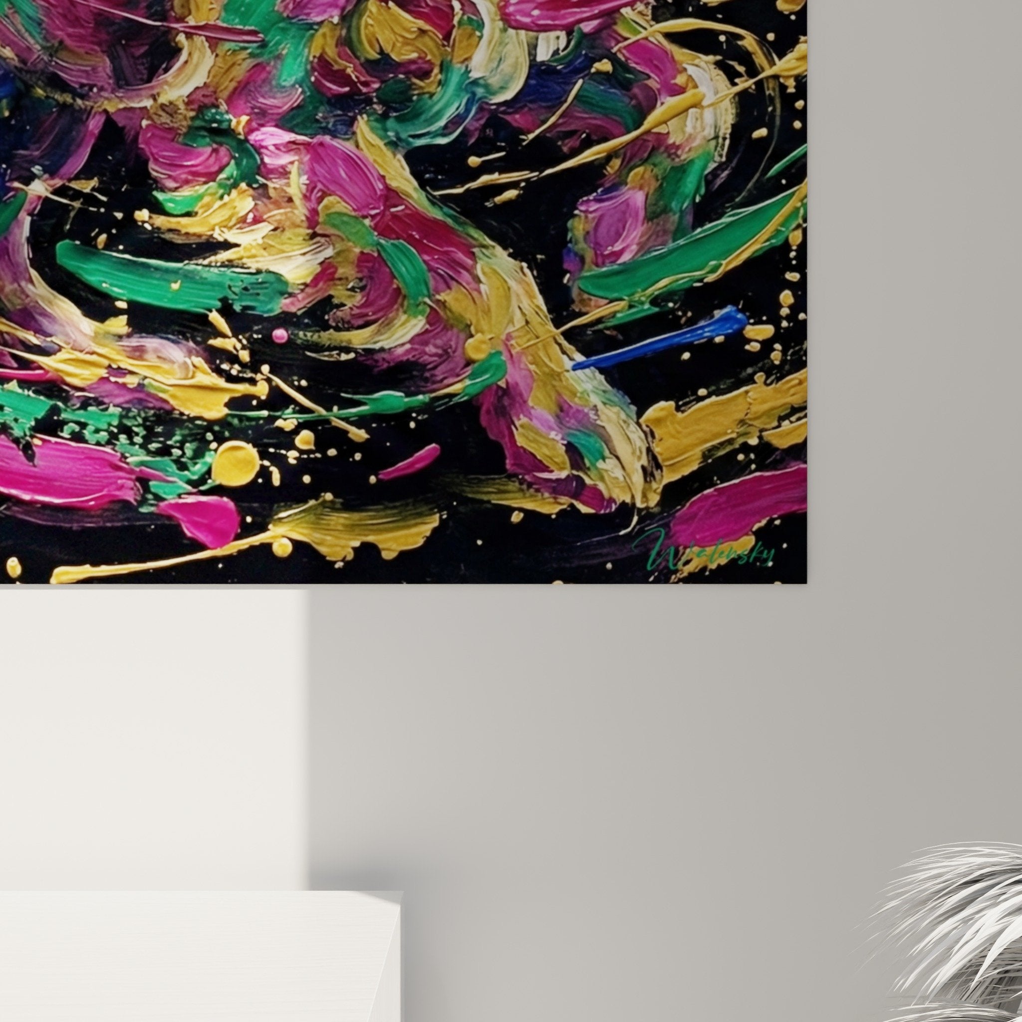 Overview of explosive abstract Mudi painting in neutral-toned interior design