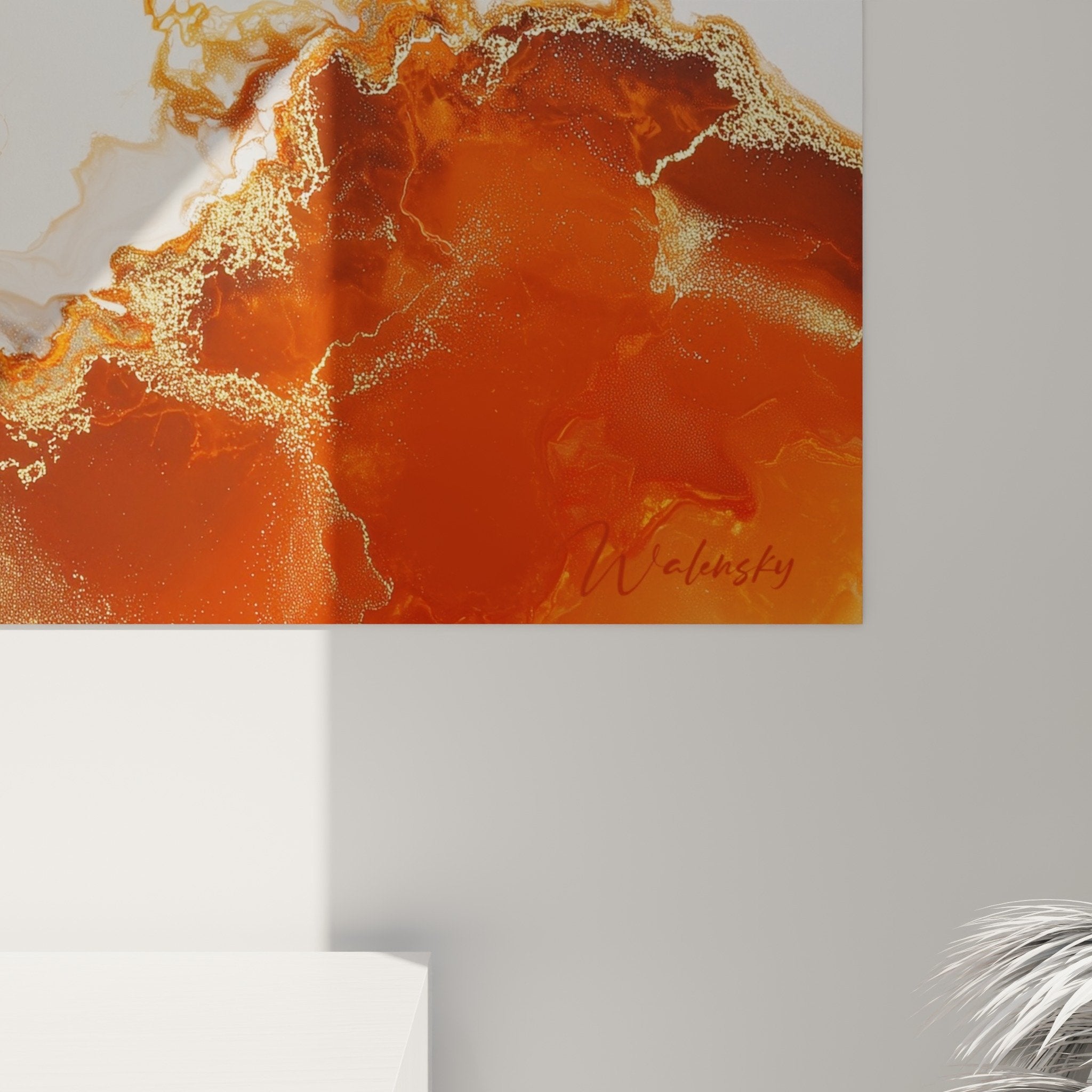 Gesamtansicht abstraktes Marmor-Gemälde Orange, harmonische Komposition mit goldenen Reflexen