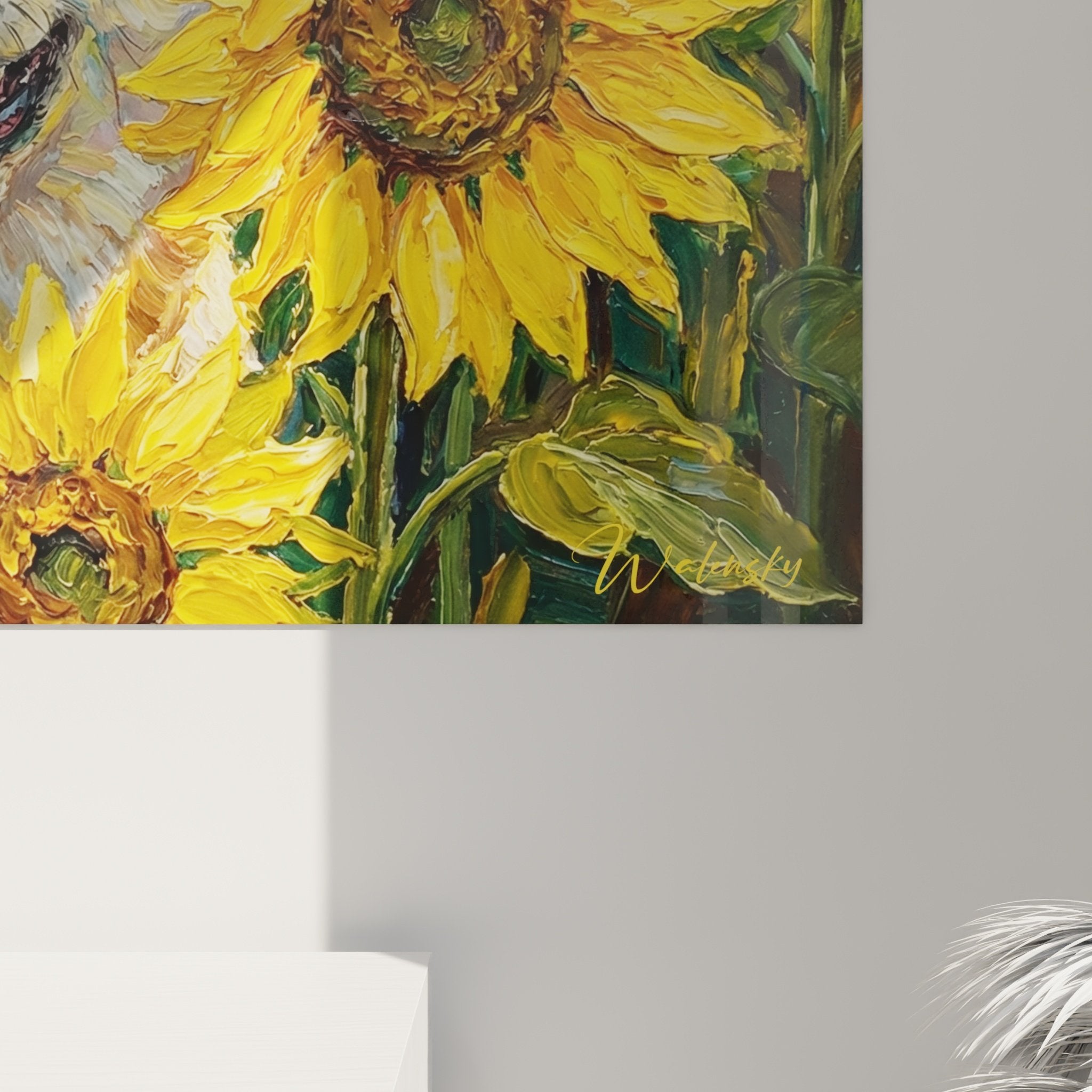 Vue d'ensemble du tableau Akita Inu aux tournesols dans un intérieur contemporain lumineux