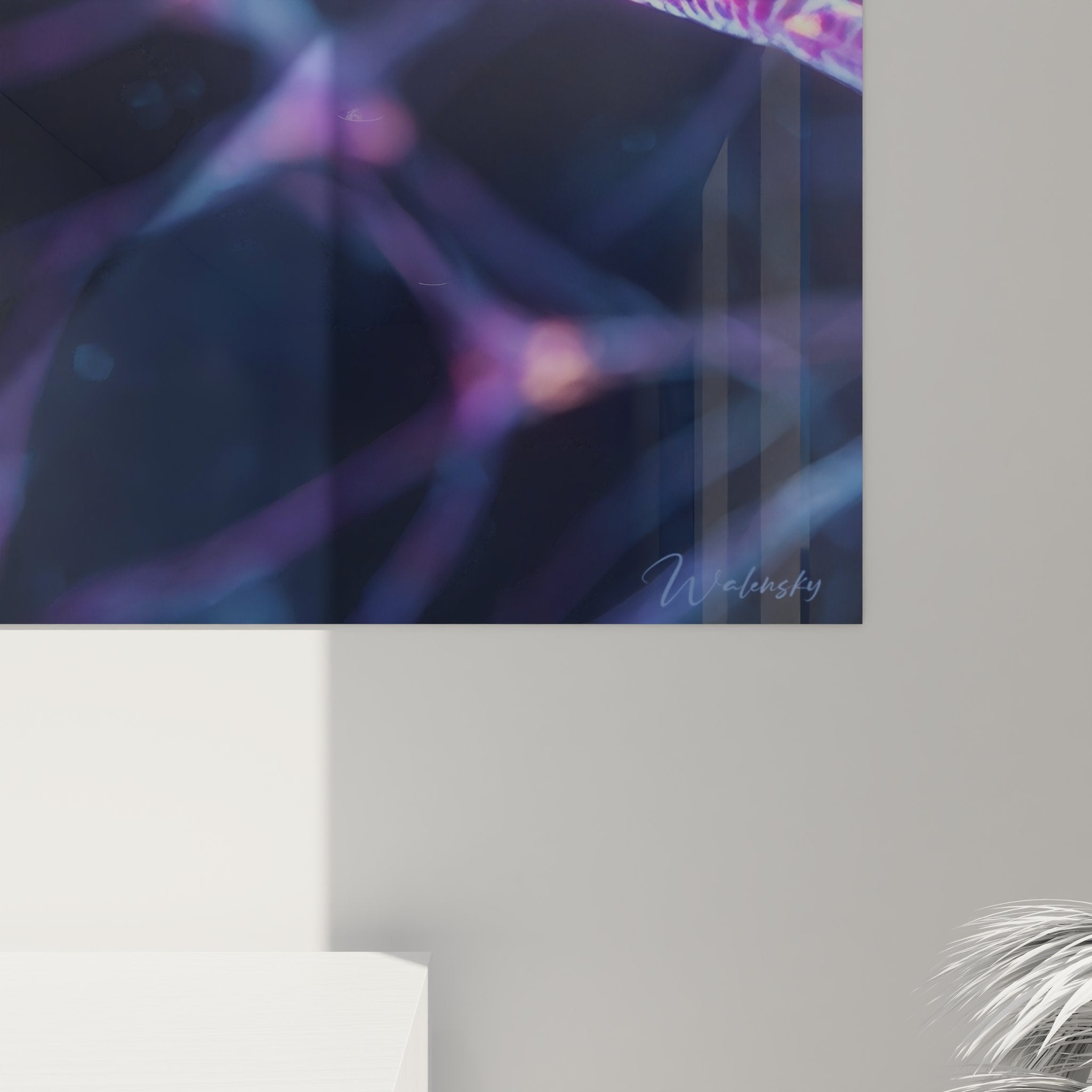 Vue ensemble tableau art neuronal lumineux, neurone violet et bleu sur mur décoration moderne