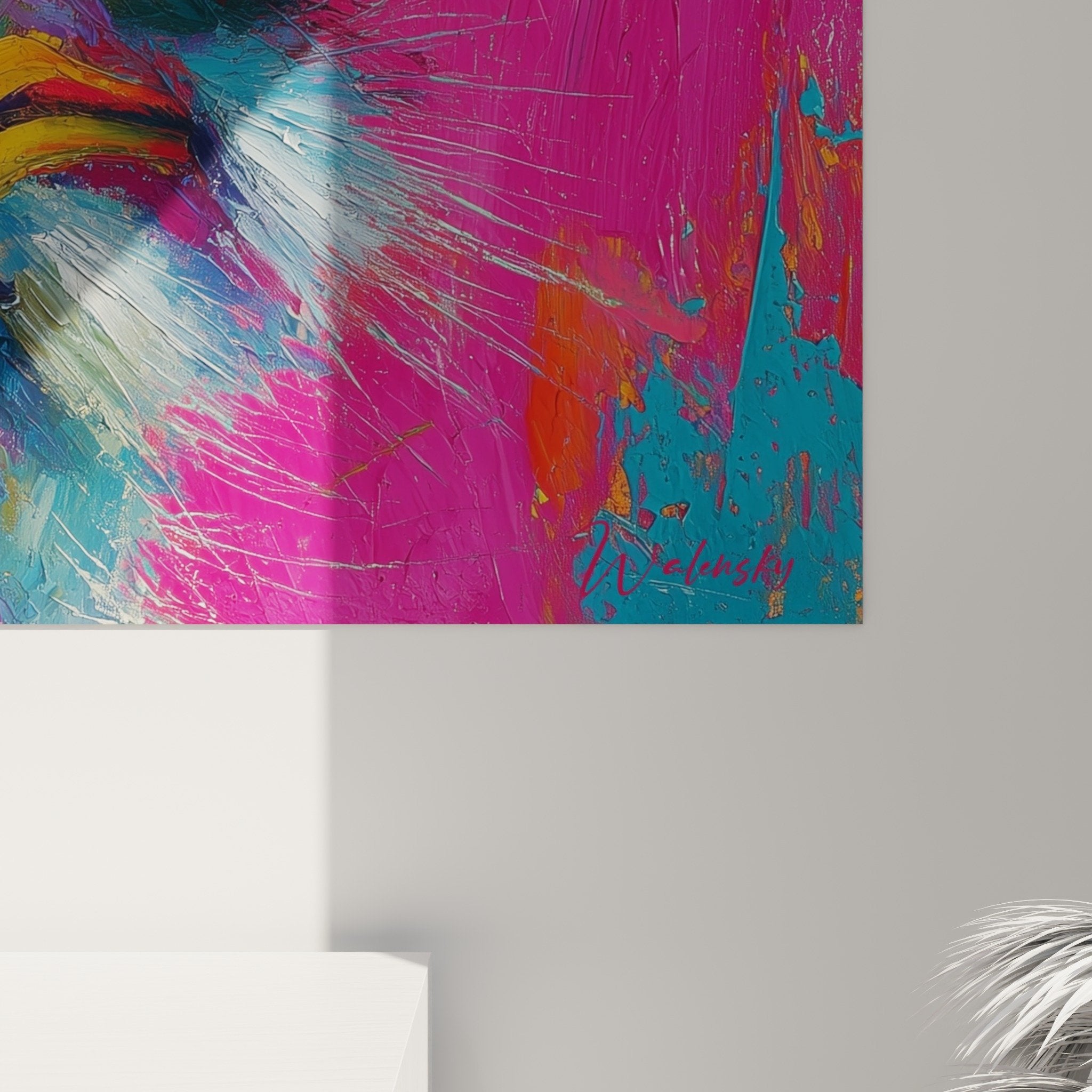 Vue d'ensemble du tableau autruche coloré dans intérieur design avec éclairage optimal