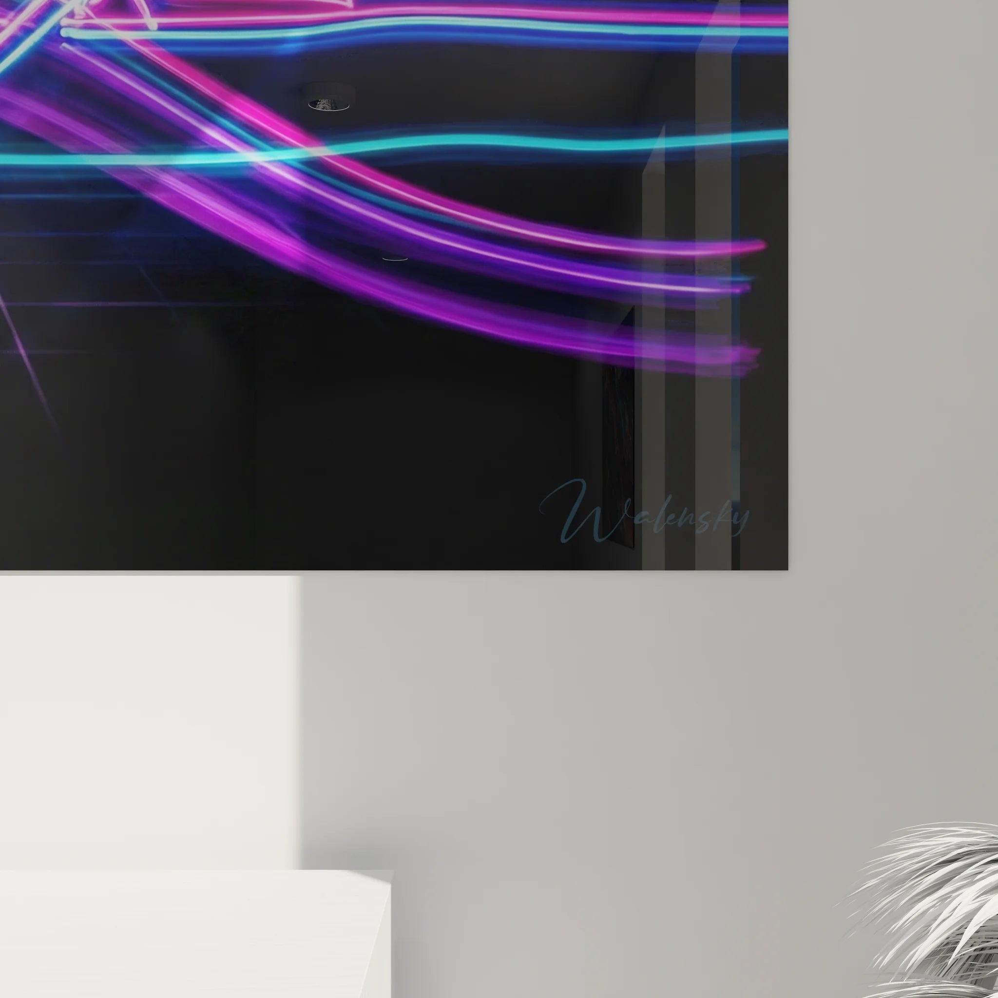 Vue d'ensemble du tableau aviron néon dans un intérieur design aux lignes épurées