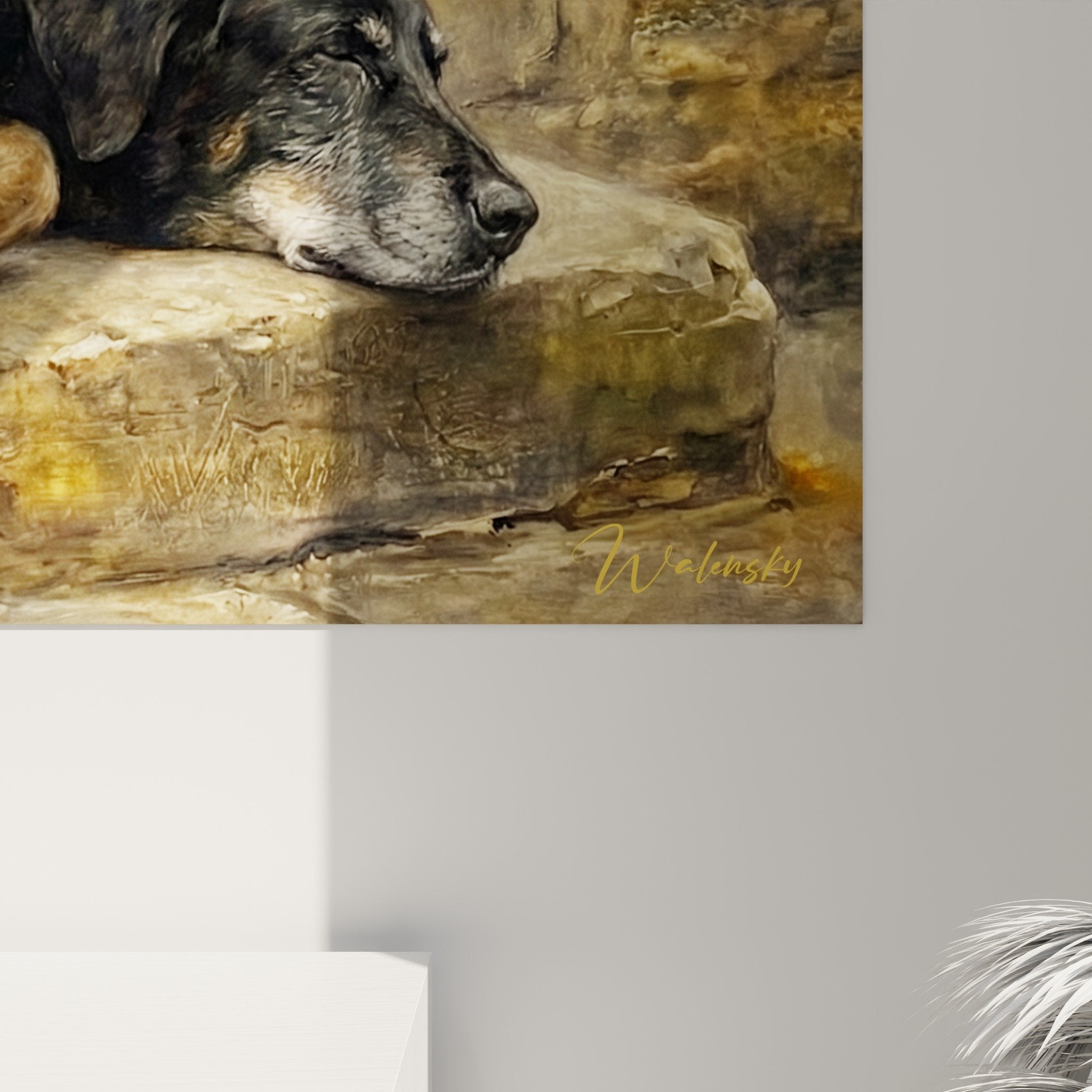 Gesamtansicht Wandgemälde Beauceron friedlich, gehauener Stein und beige-ockerfarbene Palette