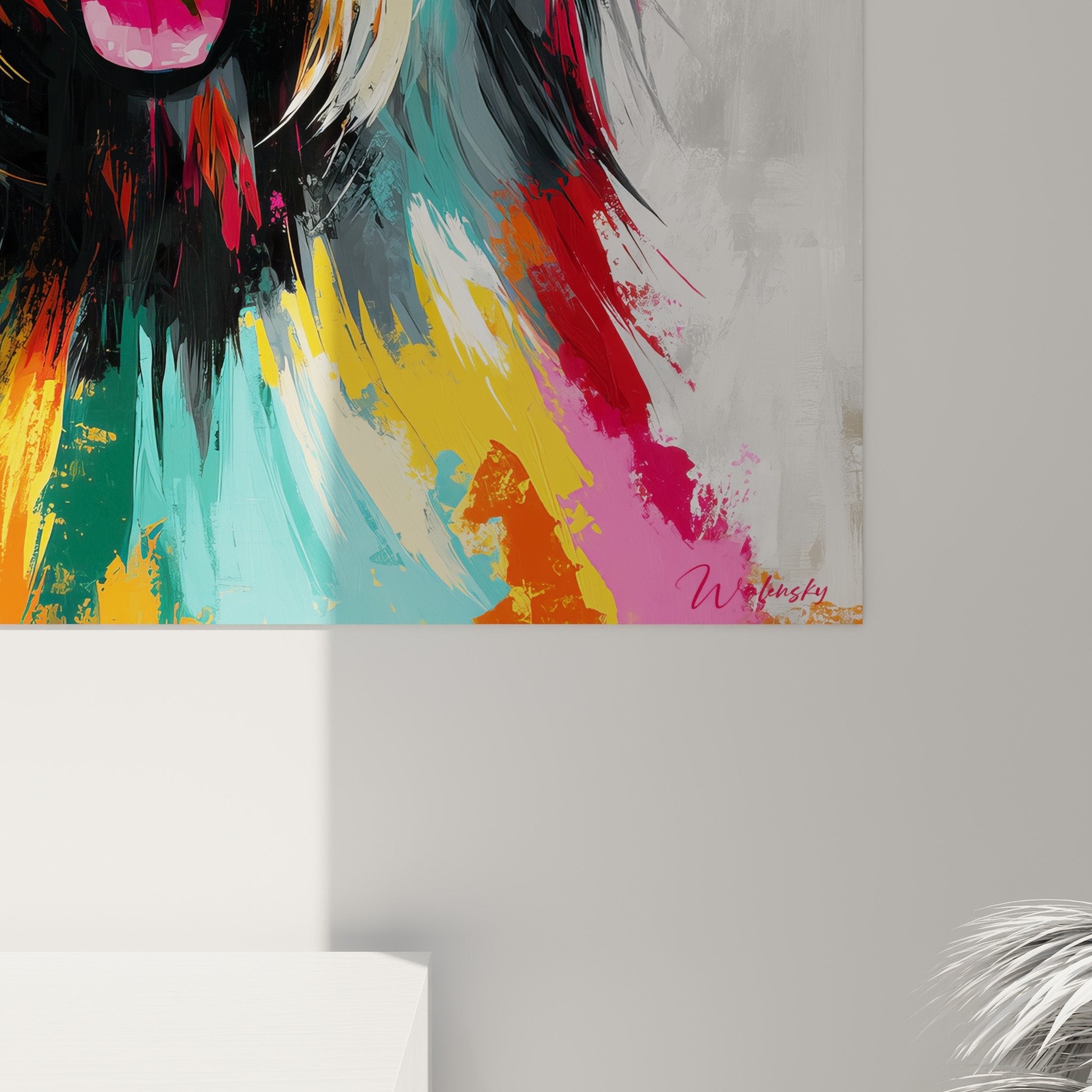 Vue d'ensemble du tableau Briard expressif aux couleurs éclatantes dans intérieur contemporain