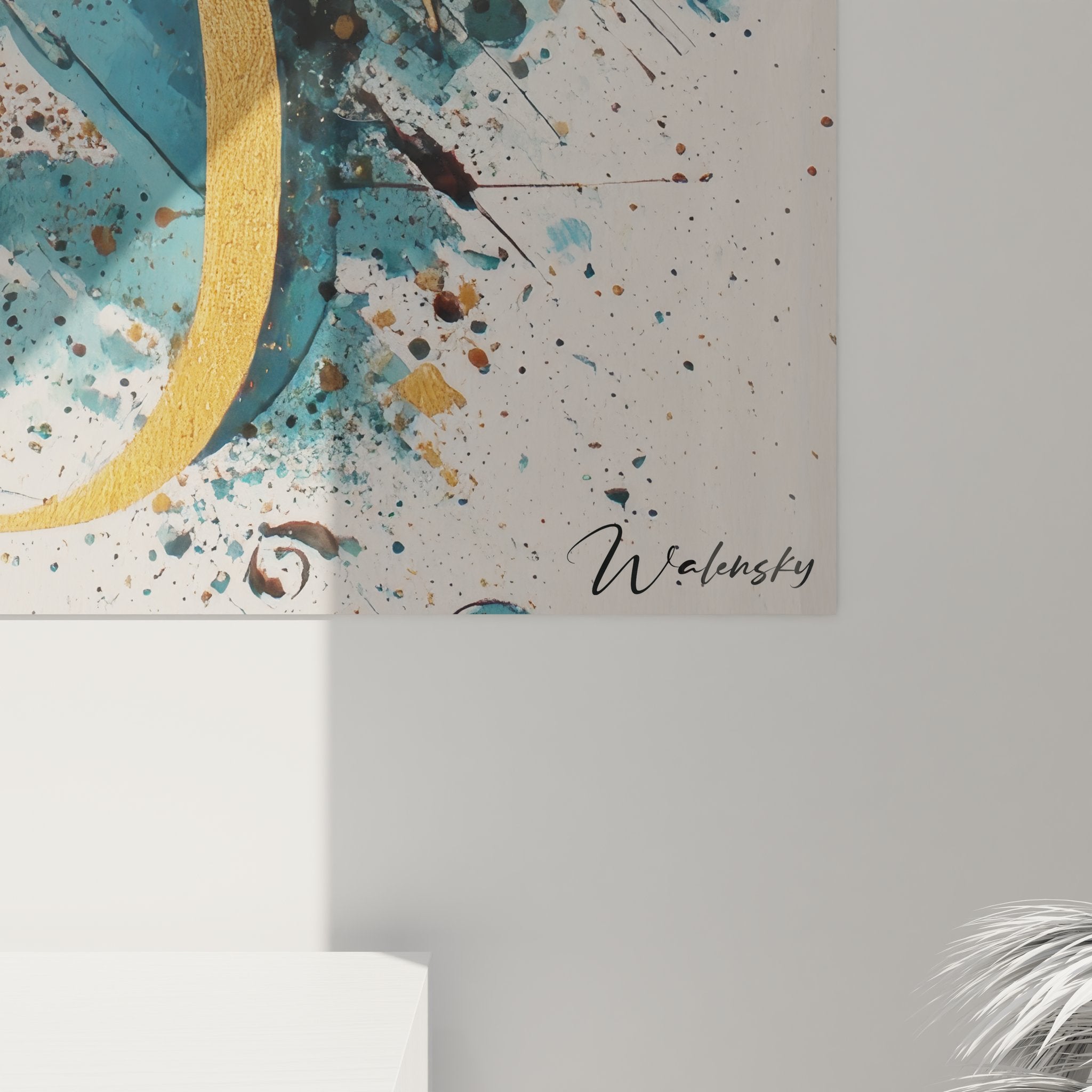 Vue ensemble tableau calligraphie dorée abstraite art mural moderne décoration intérieure contemporaine