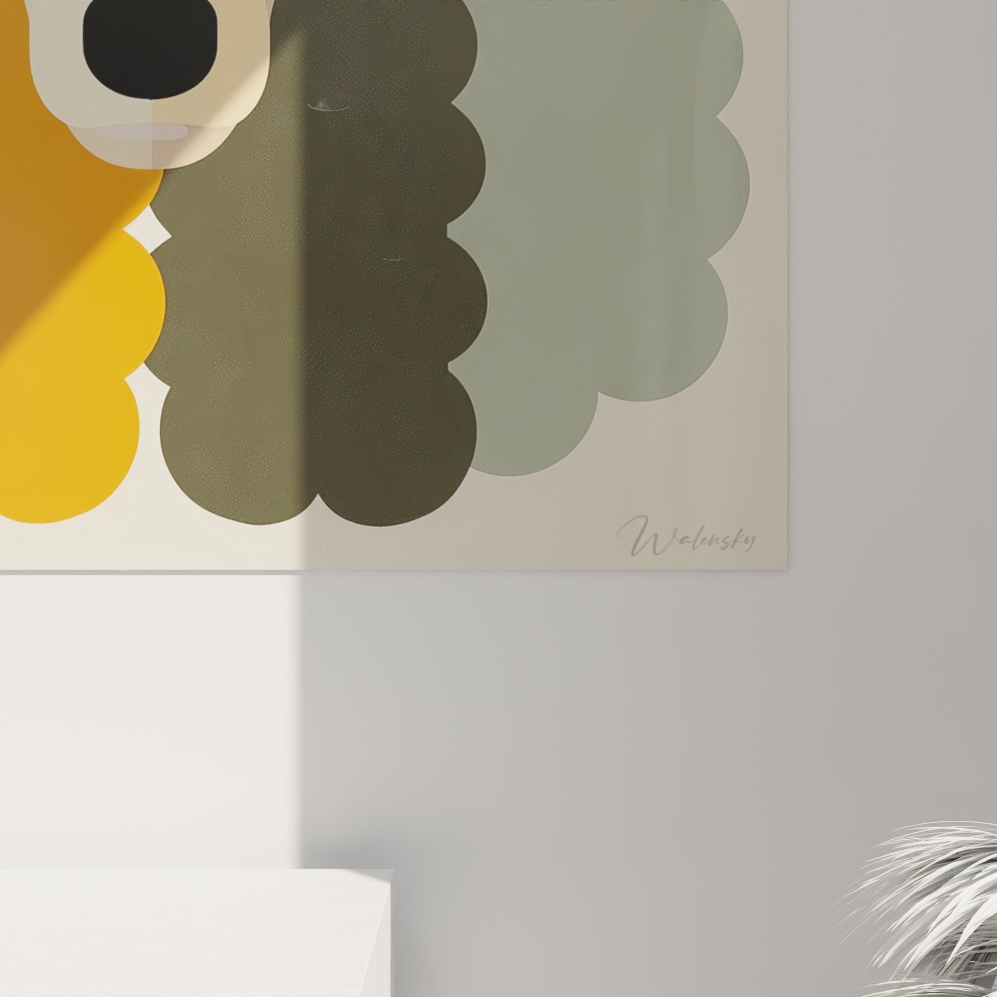 Vue d'ensemble du tableau caniche géométrique dans intérieur moderne avec mobilier design