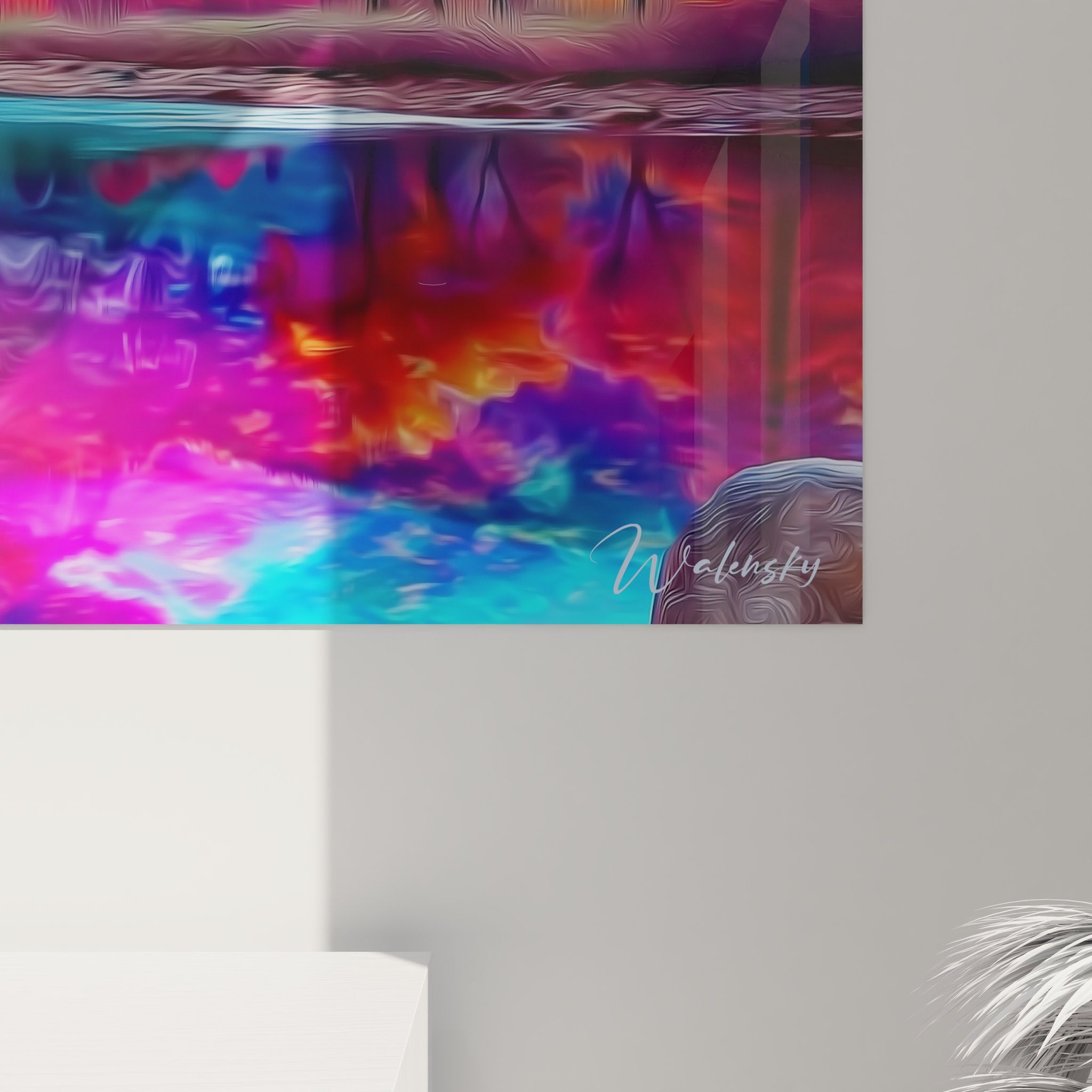 Vue d'ensemble du tableau cascade psychédélique dans son environnement décoratif mural