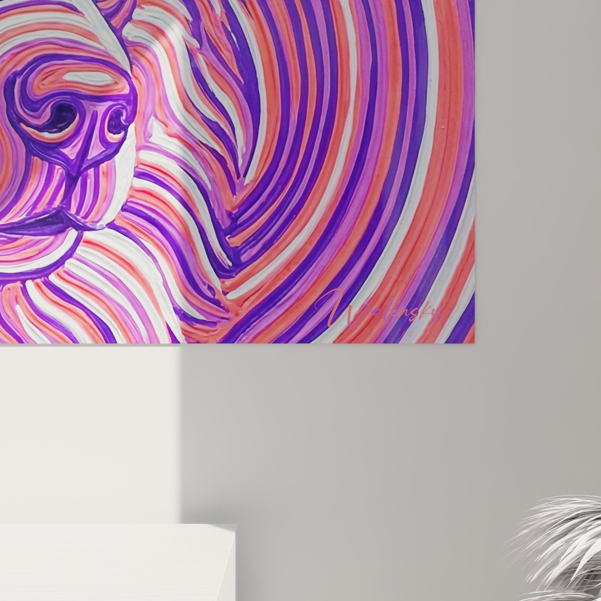 Vue d'ensemble tableau mural chien spirales colorées décoration intérieur moderne violet