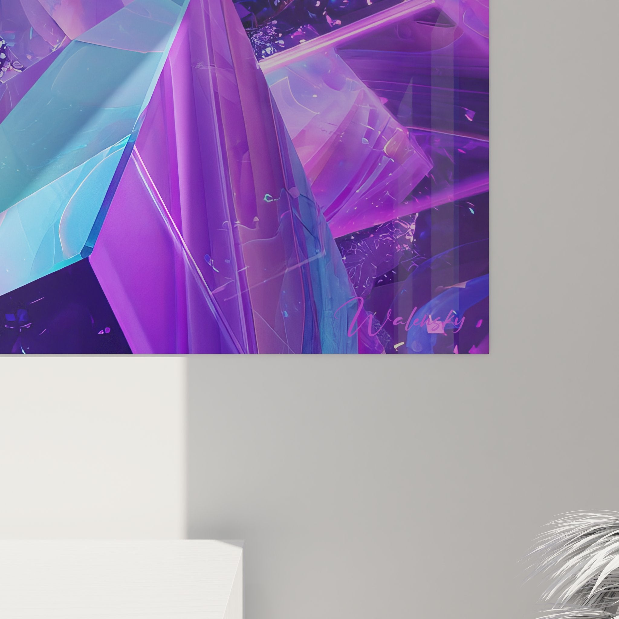 Vue ensemble tableau mural cristaux géométriques, composition futuriste abstraite tons violets et bleus