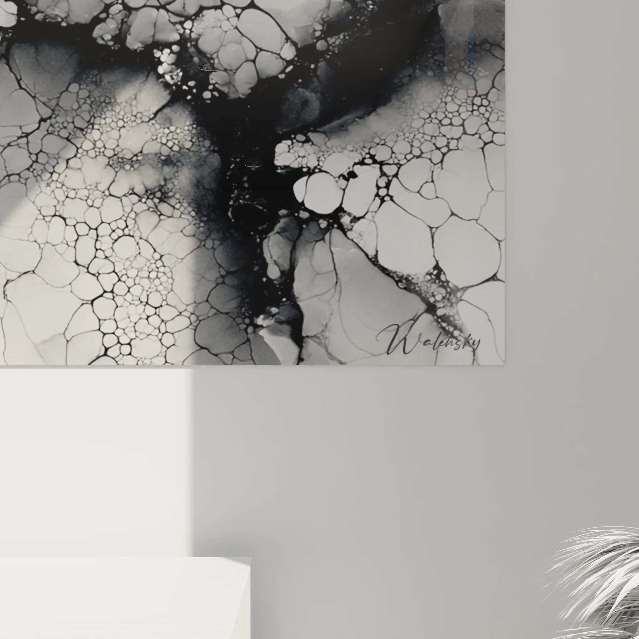 Vue ensemble tableau encre fluide noir blanc abstrait avec formes organiques décoration murale moderne