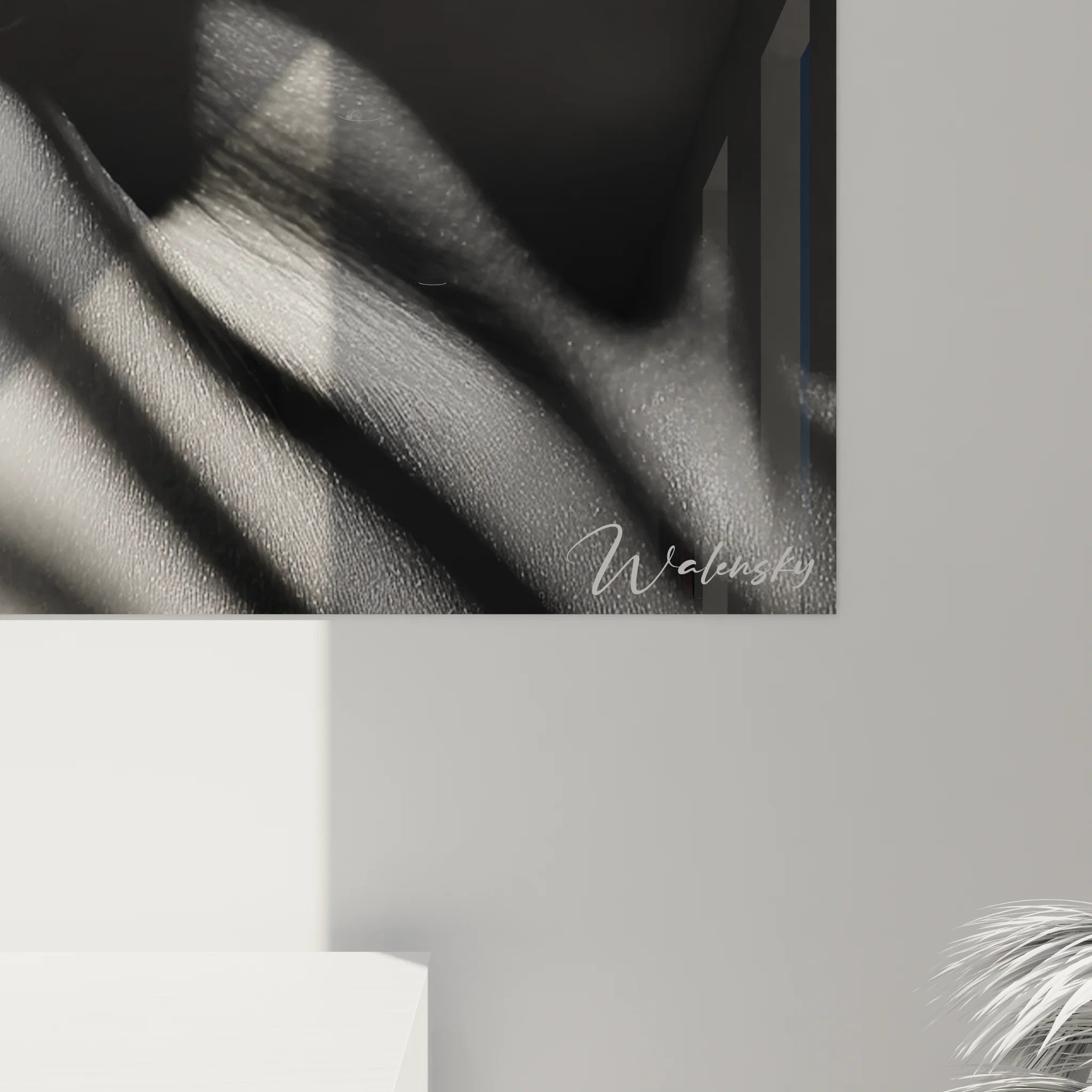 Vue d'ensemble tableau femme ombres géométriques - Art mural noir et blanc pour décoration contemporaine