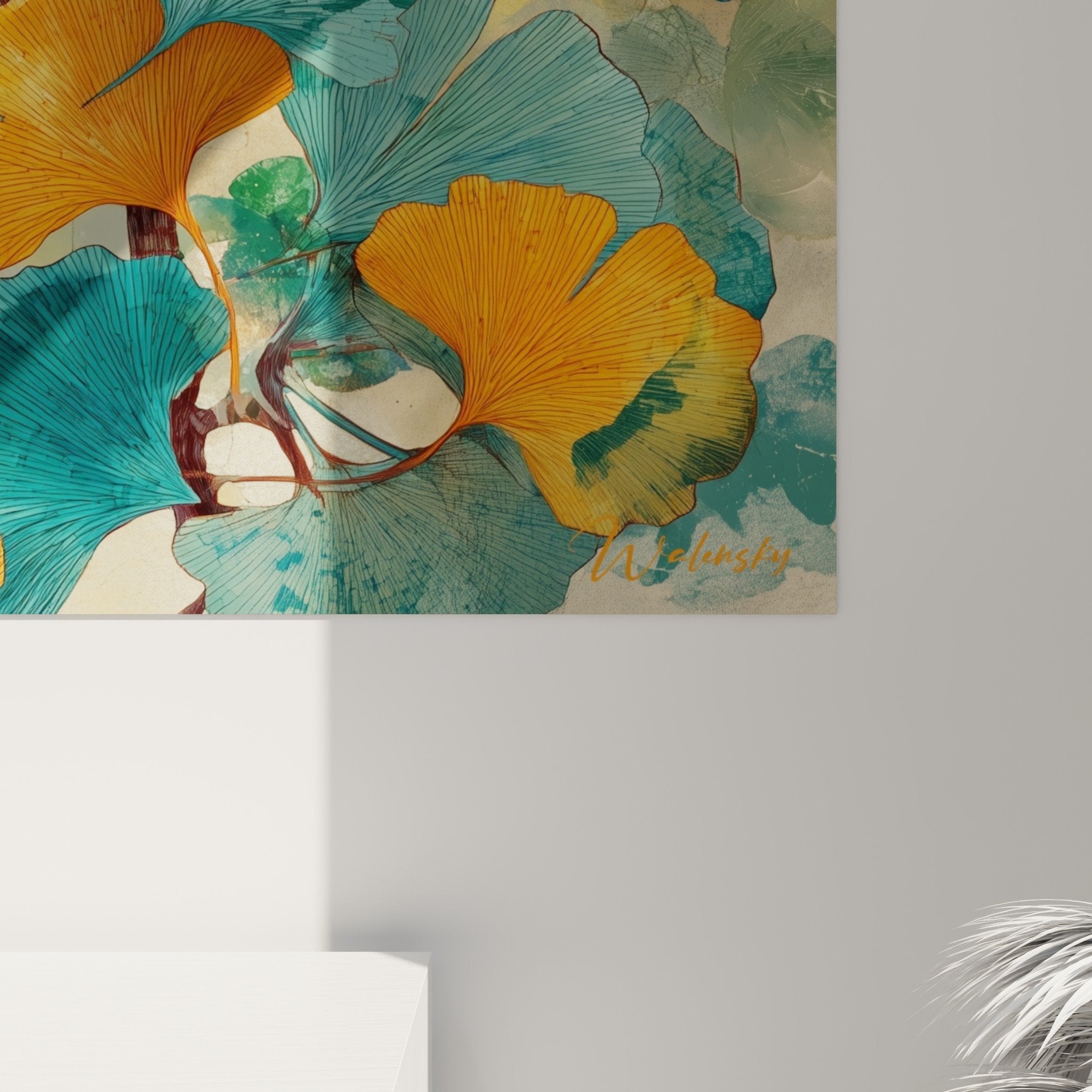 Vue d'ensemble tableau Ginkgo multicolore dans intérieur contemporain, art mural botanique orange turquoise décoratif